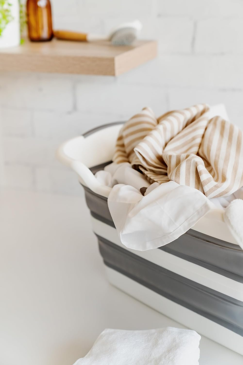 Seymour'S Collapse-A Multipurpose Tub 27L - White and Grey Foldable, Durable Storage Solution in White and Grey for Home, Garage, and Outdoor Use image number 5