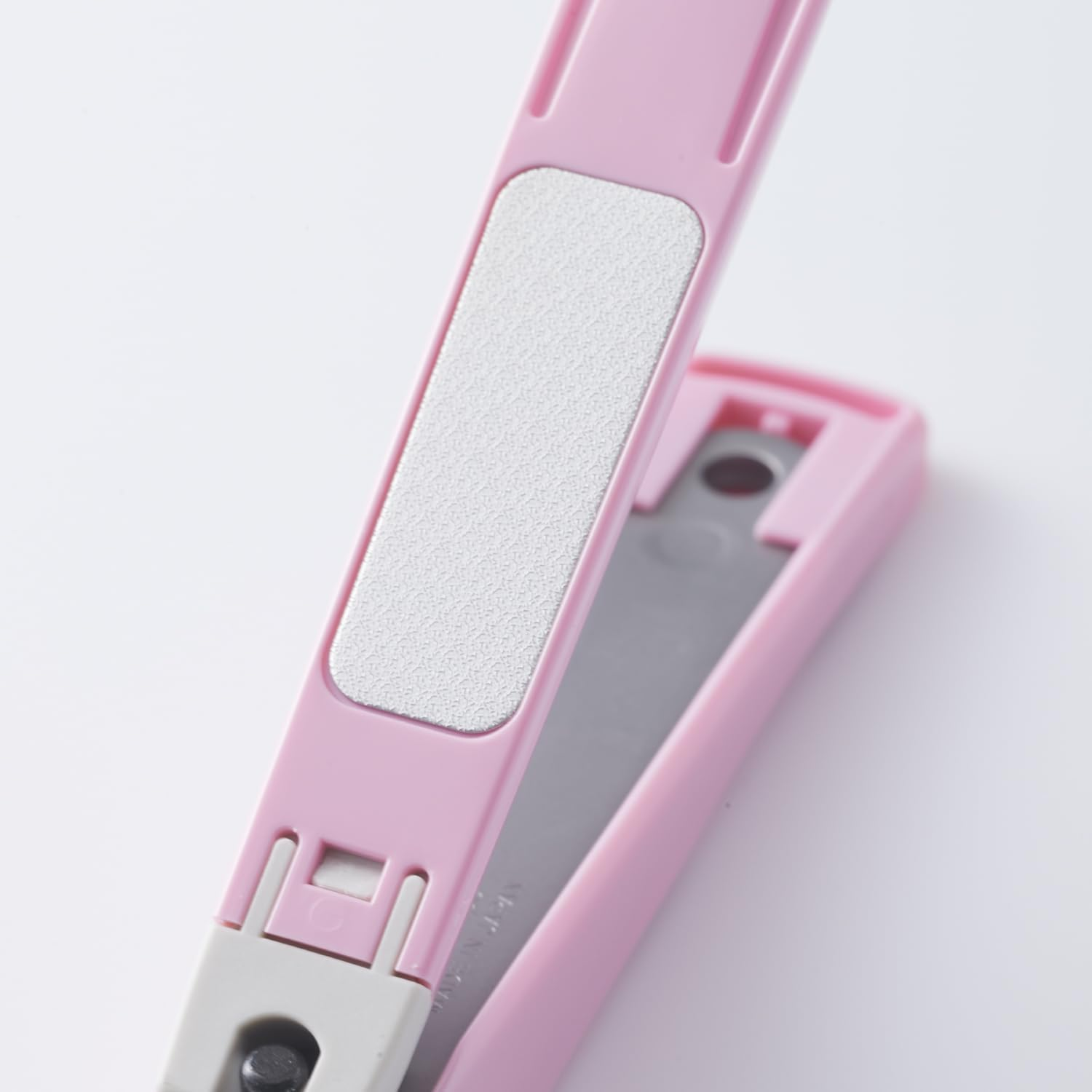 Kai Corporation KK2502 Hello Kitty DF New Standard Nail Clippers, M image number 3