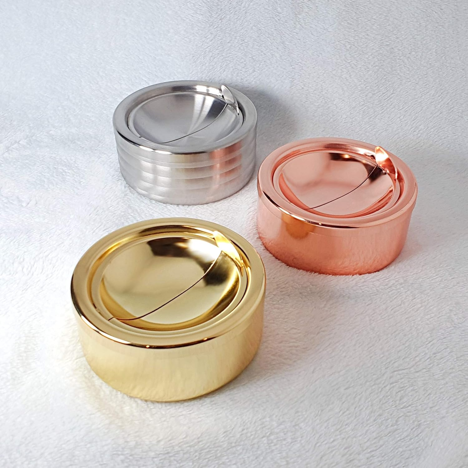 Gold Classic Metal Ashtray with a Lid for Cigarettes - Windproof Outdoor Ashtrays Can Patio Outdoor Indoor Decorative Fancy Ash Tray - Gold image number 2