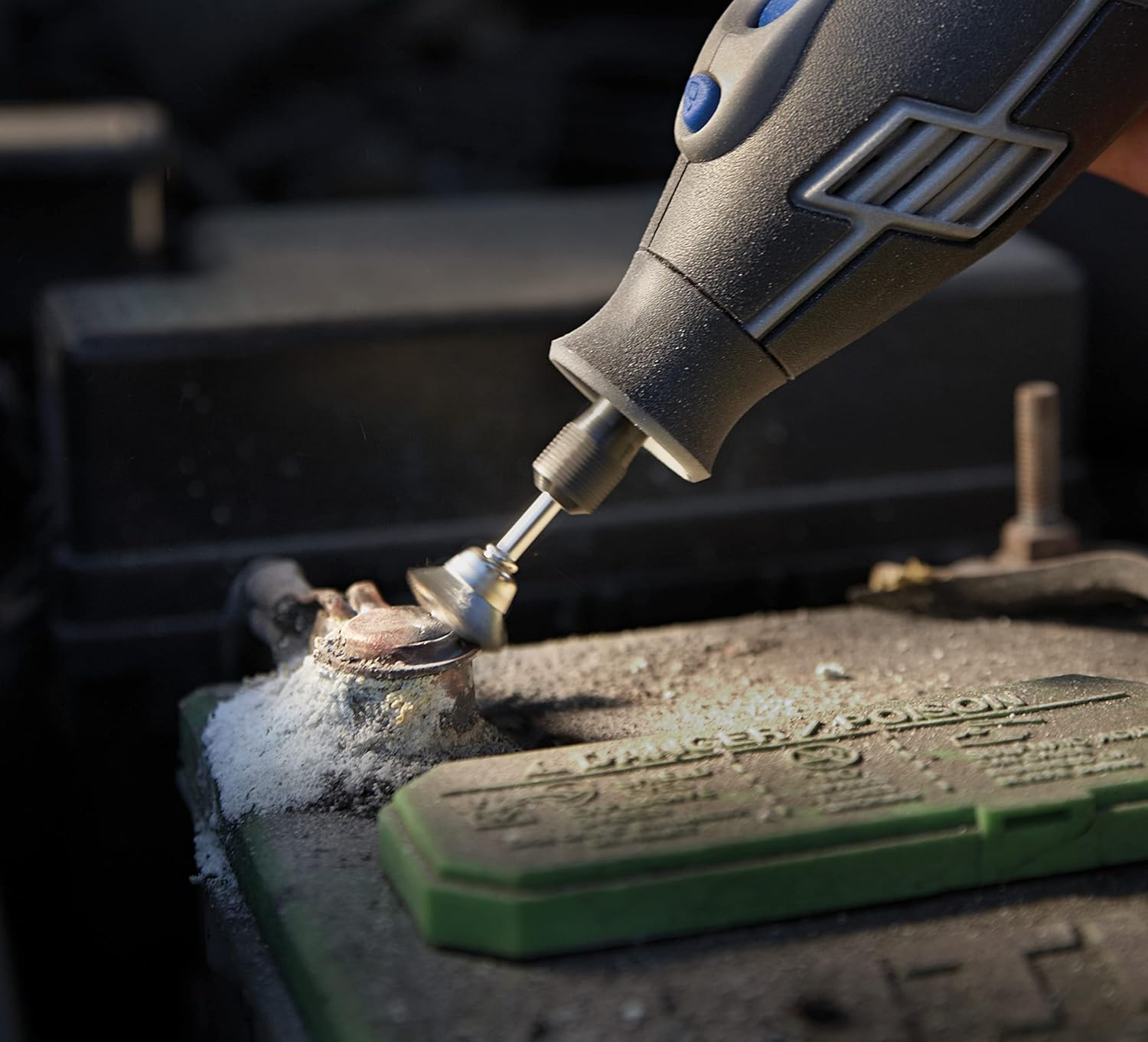 Dremel 442 Carbon Steel Brush Accessory Set, 2 Brushes (13 Mm) for Cleaning and Removing Rust of Metal image number 2