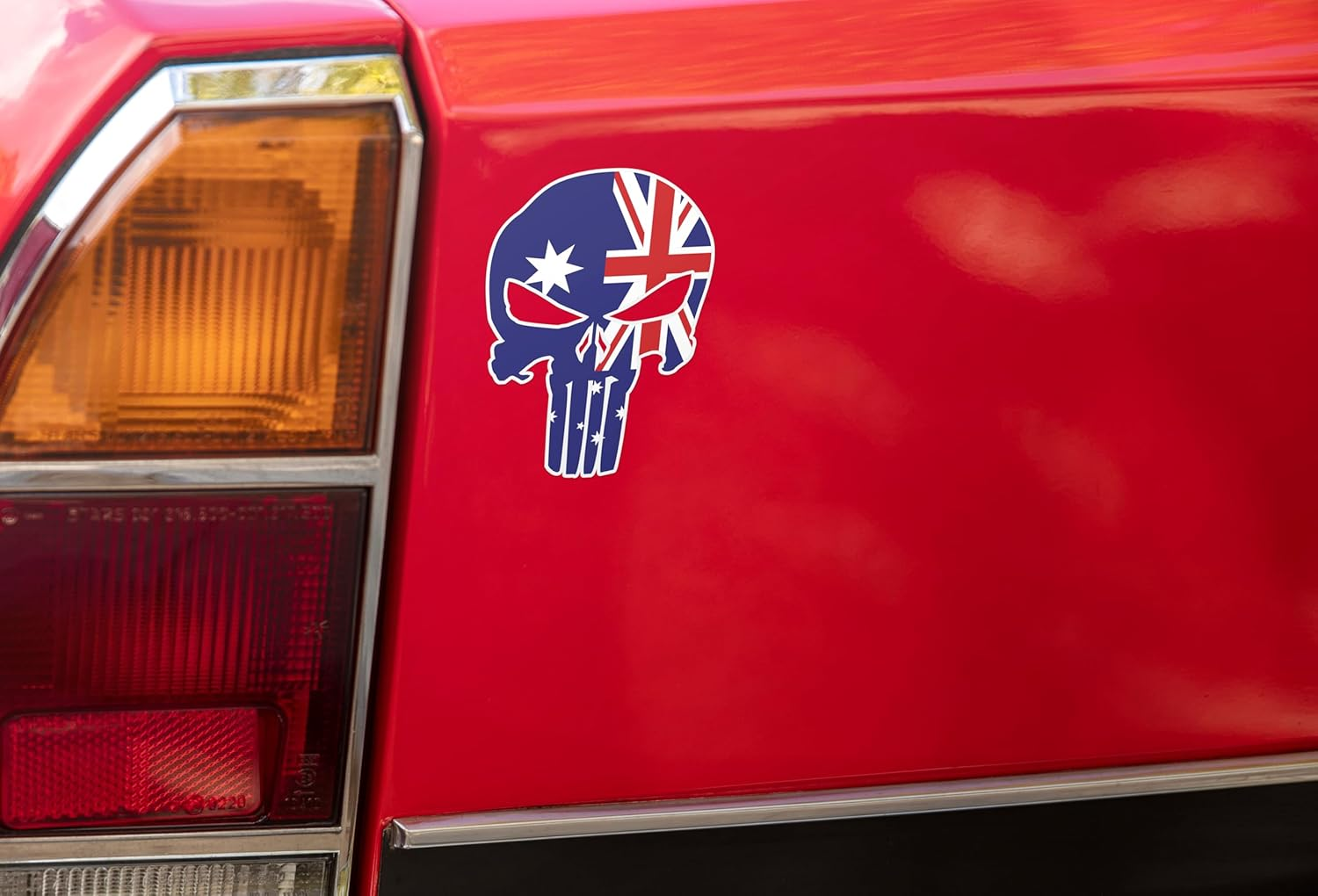 Australian Flag Skull Sticker Decal &ndash; 15X11Cm Vinyl Car Decal, Bubble-Free, Waterproof, Aussie Patriotic Skull for Cars, Utes, Laptops