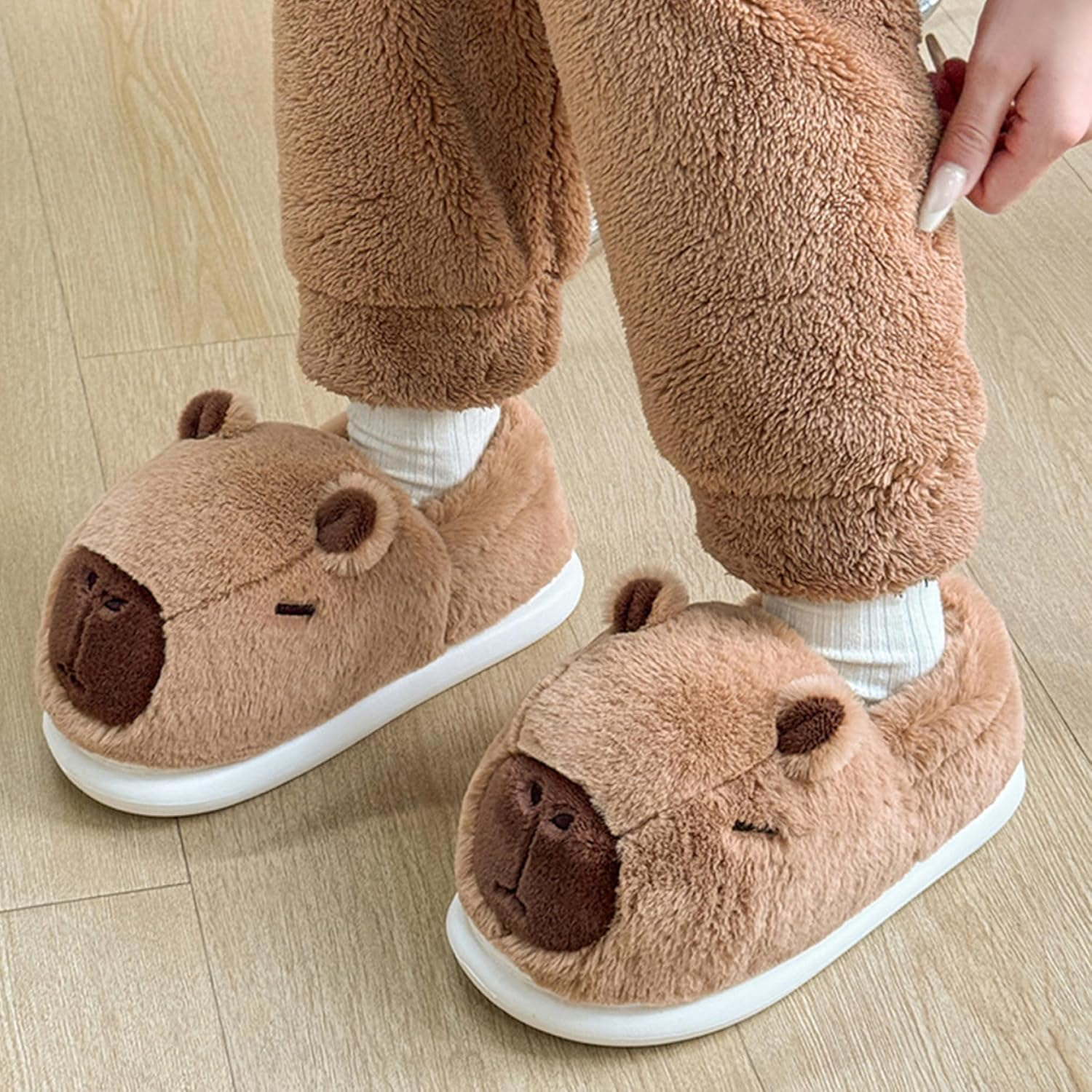 Capybara Slippers Warm Winter Fluffy Plush Slippers with Anti-Slip Soles for Women Men, L image number 2