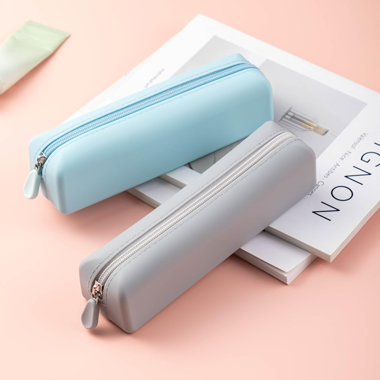 DDPOND Cute Silicone Makeup Brush Holder, Soft Portable Cosmetic Brush Bag with Zipper, Travel Makeup Brush Case(01Lightpink) image number 4