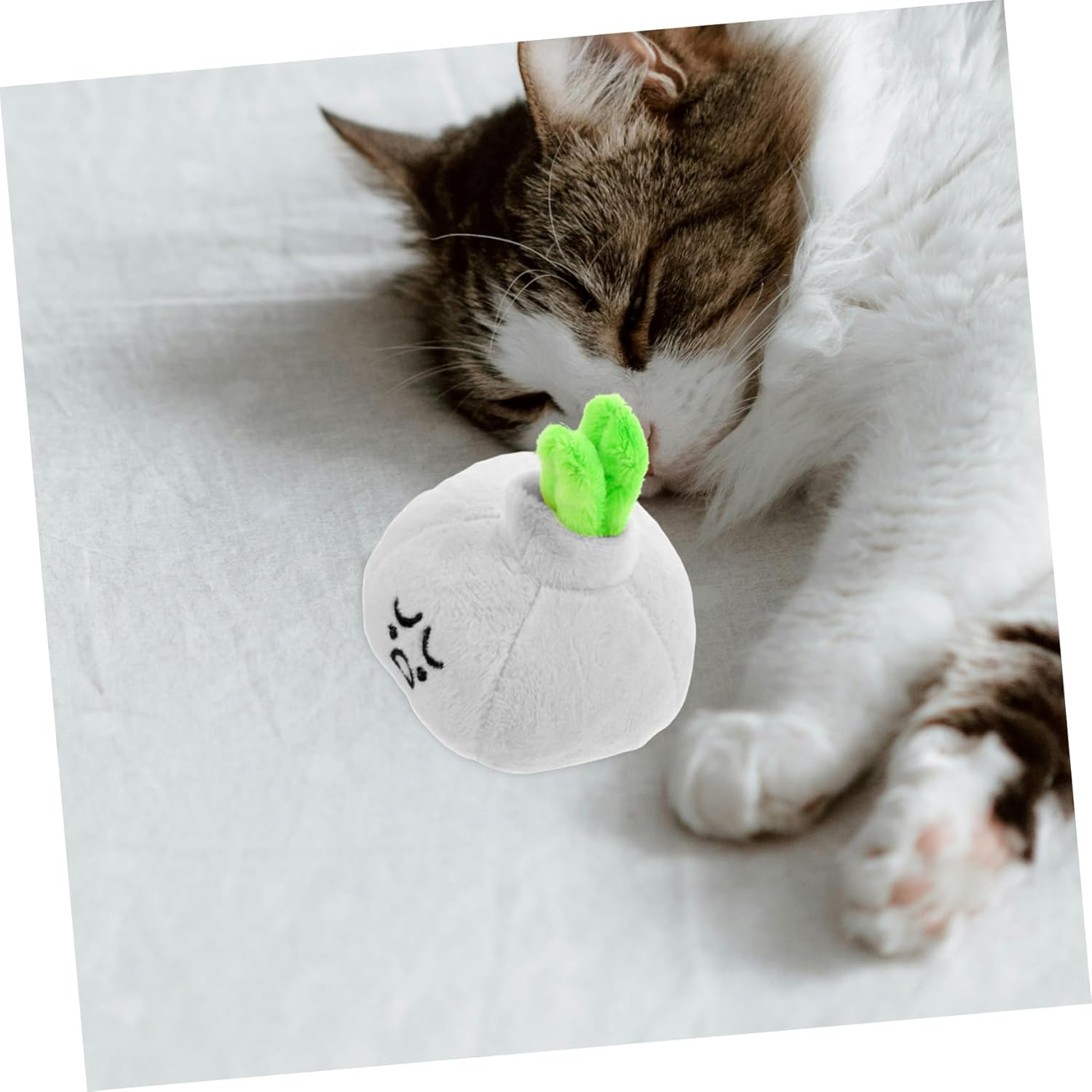 Ibasenice Interactive Plush Cat Toy Soft Garlic-Shaped Design Chewable Fabric for Kittens Engaging Indoor Play Biteresistant Cartoon Style image number 4