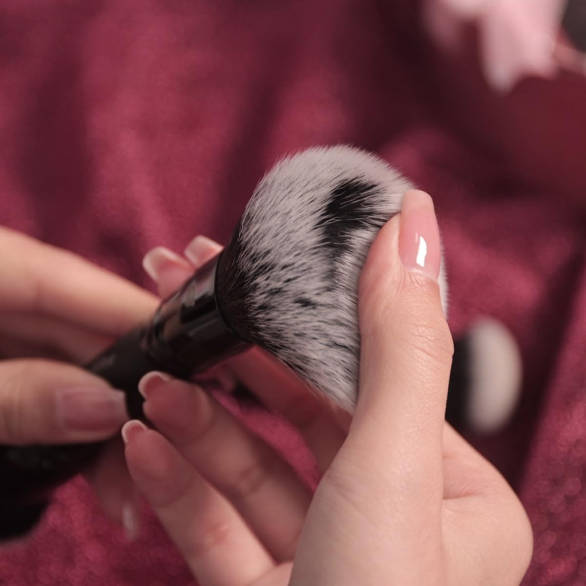 2 Pcs Makeup Brushes, 2 in 1 Dual-Ended Foundation Brush Multi-Functional Portable Beauty Brushes for Girls Women, Dual-Ended Cream + Powder Brush, Two-In-One Makeup Brush for Creating a Gorgeous image number 4