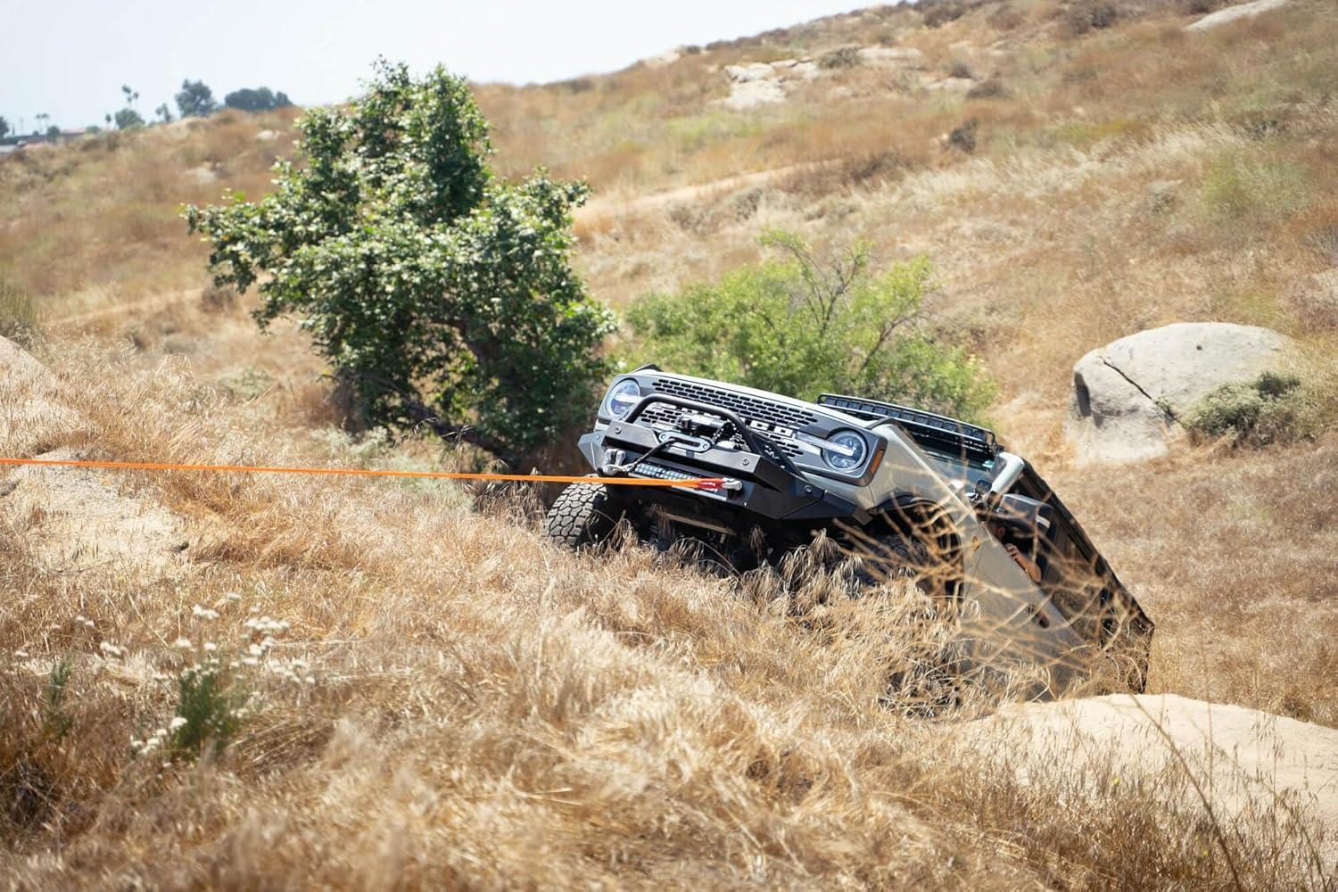 DV8 Offroad Elite Series D-Ring Shackles | Pair | 8 Ton Working Load Limit | (4) ⅛&rdquo; & (4) 3/16&rdquo; Isolators Included | 1&1/16&rdquo; Thick Forged Steel D-Ring (Black)