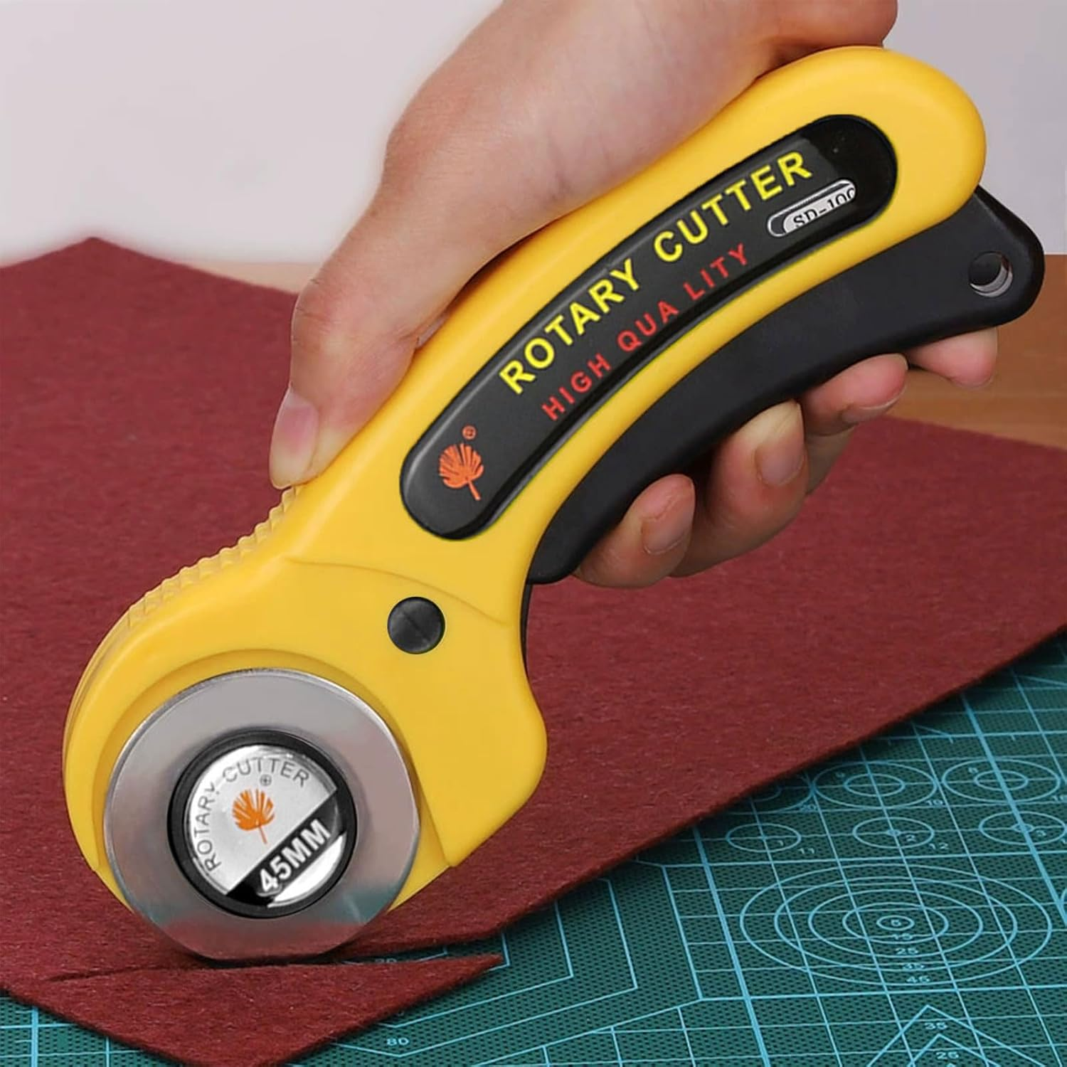 BGENHPON Rotary Cutter 45 Mm Diameter Self Sharpening Blade Ergonomic Handle Fabric Paper Cutting Tool with Safety Lock​