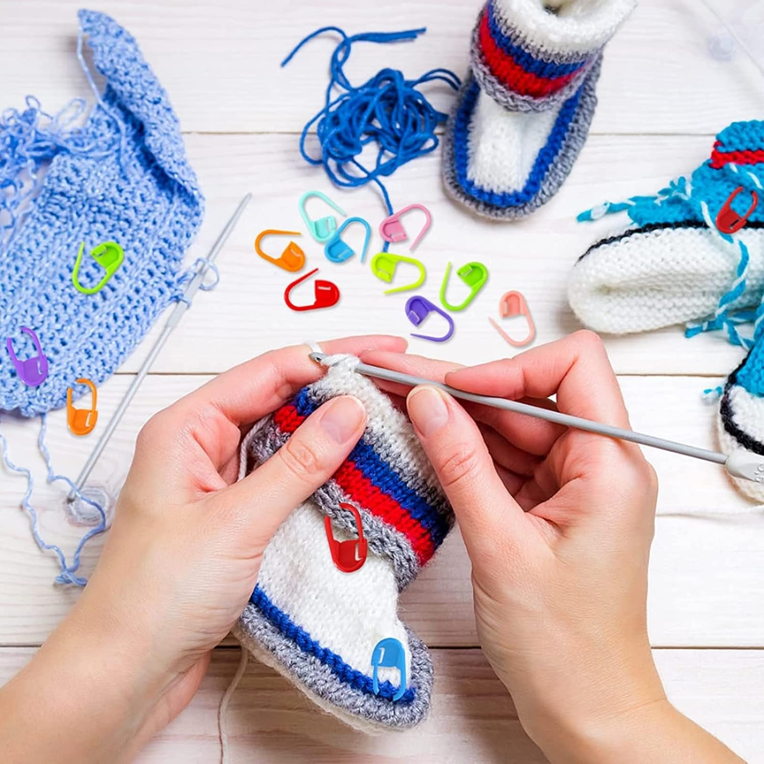 Zalizr 150Pcs Knitting Stitch Markers, Small Plastic Crochet Stitch Markers with Box, Knitting Stitch Rings for Sewing Knitting DIY and Handmade Crafts image number 1