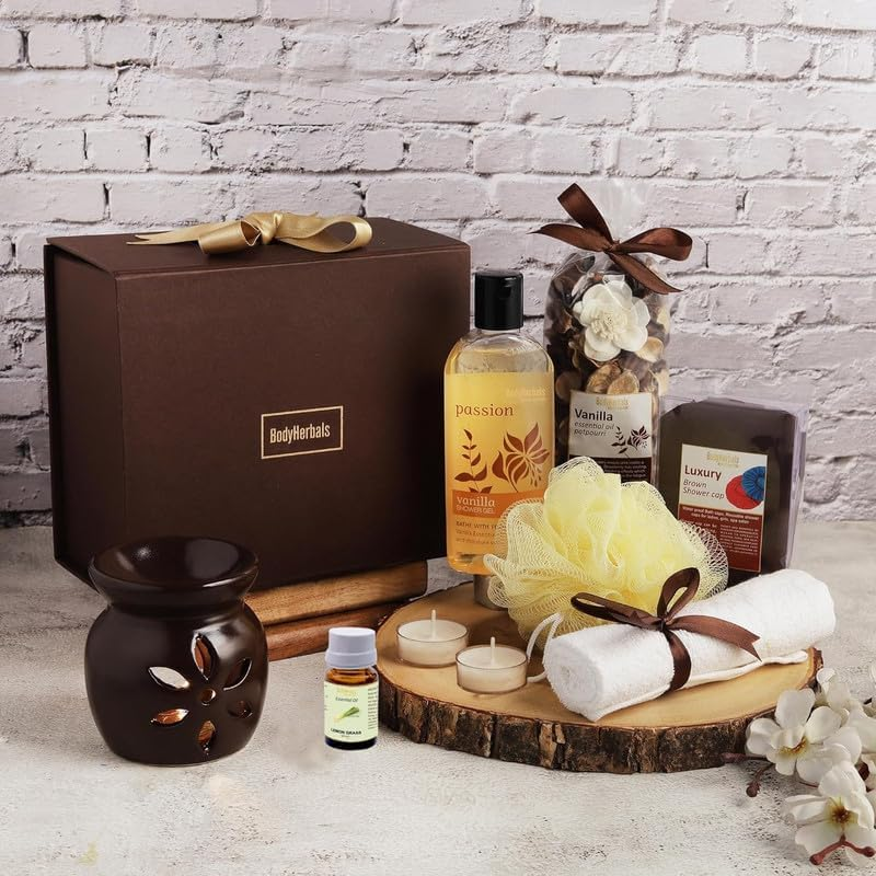 Bodyherbals Vanilla Bath & Body Spa (Shower Gel, Towel, Bath Puff, Potpourri, Shower Cap, 2 Tea Lights) image number 3