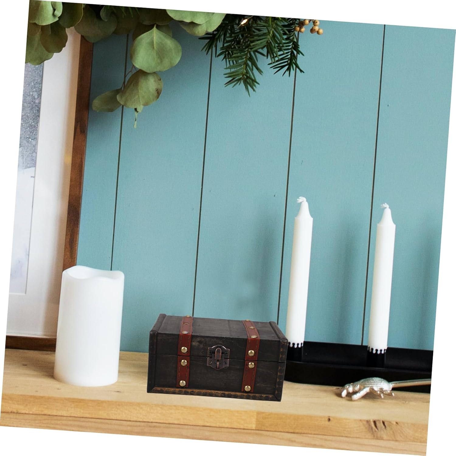 Retro Storage Box Vintage Wooden Treasure Chest Decorative Organizer for Home Decor and Keepsake Storage for Displaying Collectibles