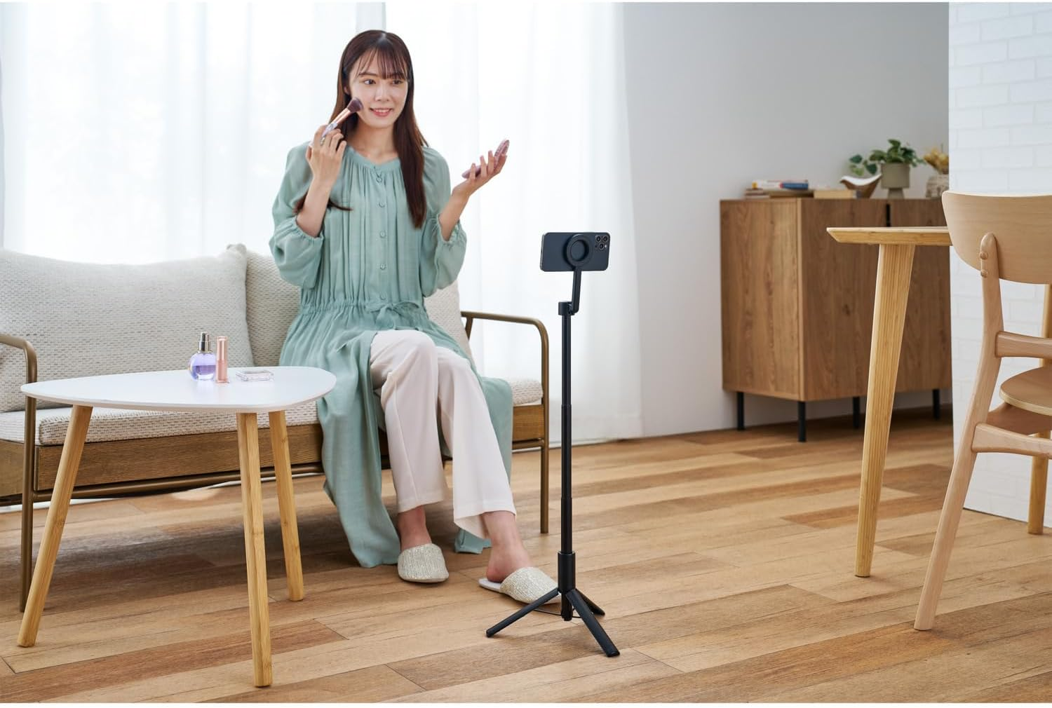 Elecom PWSTMFBK Smartphone Stand, Smartphone Tripod Mount, Compatible with Magsafe, Floor Standing, Maximum Length 29.5 Inches (75 Cm), 360 Degree Rotation, Foldable, Compact, Magsafe Seal Included, image number 4