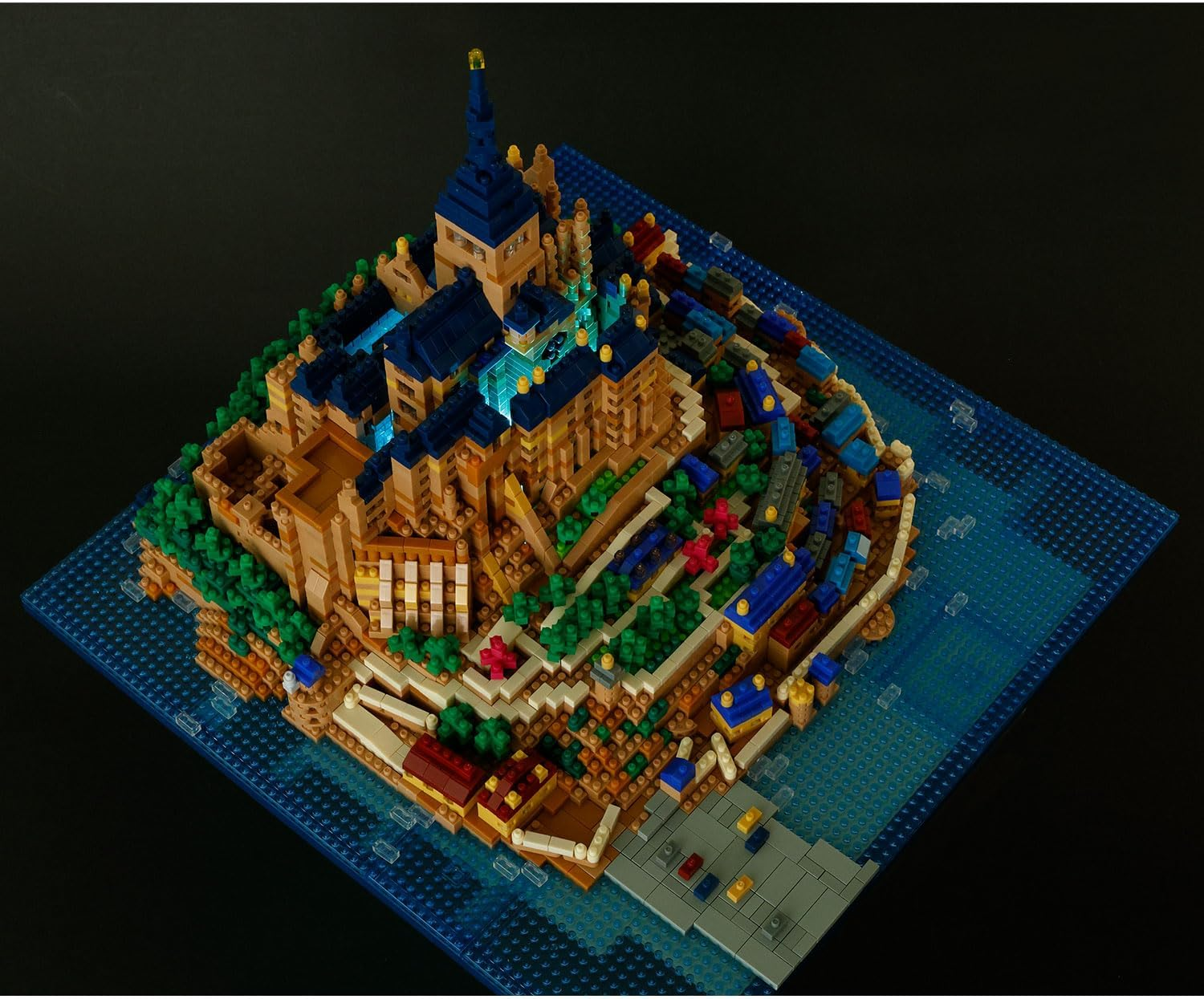 Kawada NB-059 Nanoblock, Mont Saint Michel Deluxe Edition, 8.1 X 11.0 X 11.0 Inches (20.6 X 28 X 28 Cm), for Ages 12 and up Interior Hobby image number 3