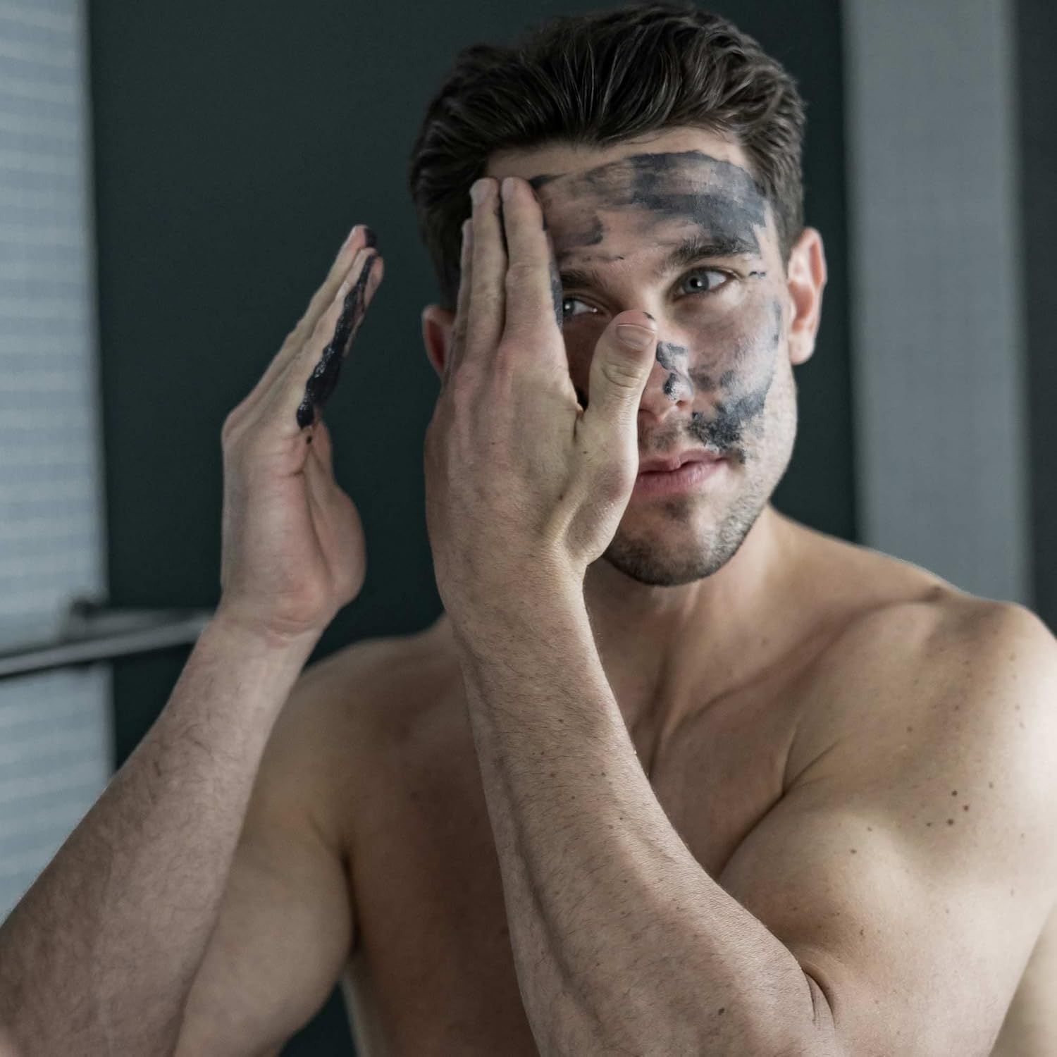 CHARLES + LEE Charcoal Face Scrub 100 Ml image number 3