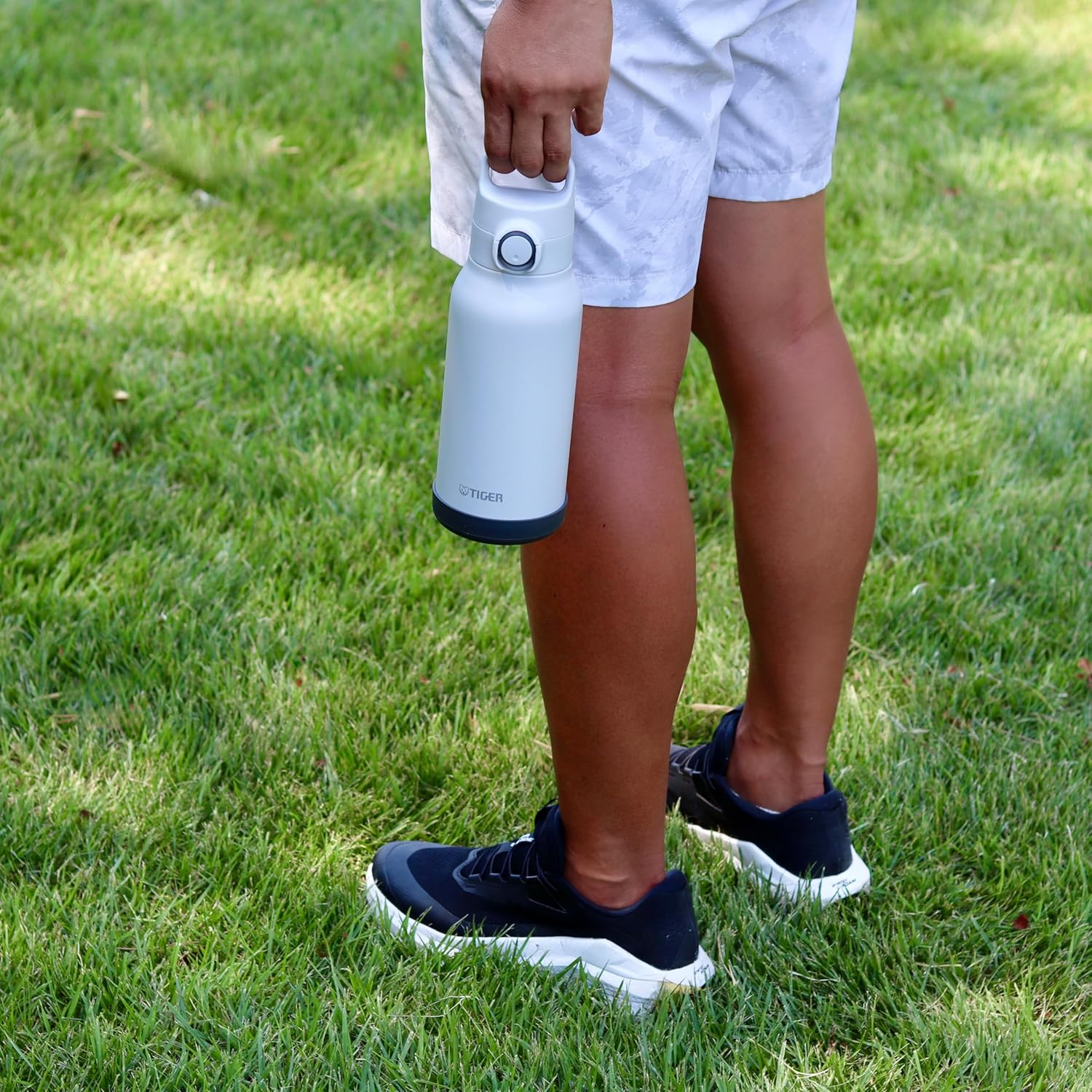 MTA-H150WH Tiger Thermos Water Bottle, 1.5 L; Handle Included, Easy to Open with One Handle, One-Touch Vacuum Insulated Stainless Steel Bottle, for Sports Drinks, Large Capacity, Direct Drinking, Wide