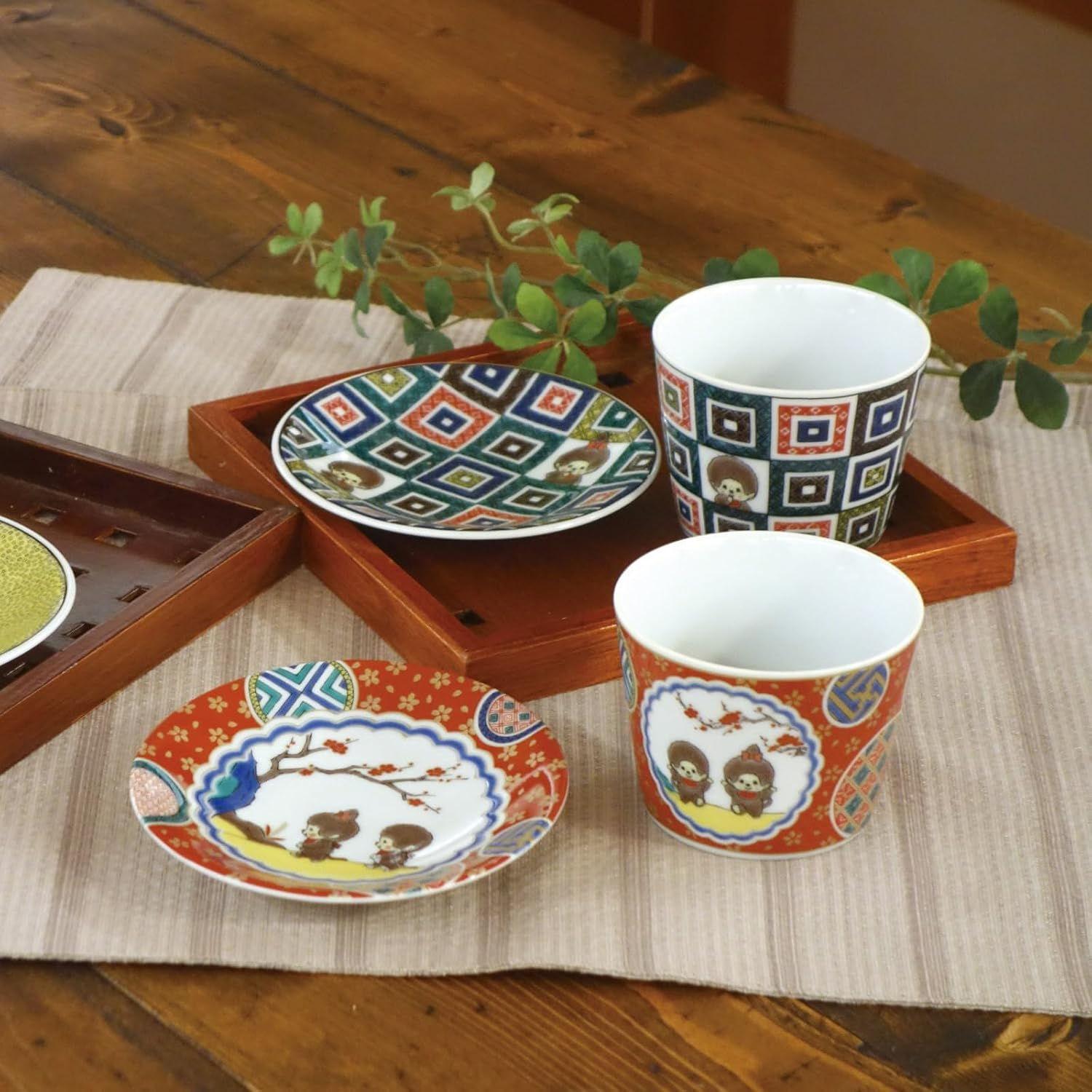 Monchhichi 712112 Kutani Ware Plate, Small Plate, Approx. 4.7 Inches (12 Cm) in Diameter, Shosan-Style Colored Gold Orchid Hand, Tableware, Goods, Miscellaneous Goods, Made in Japan