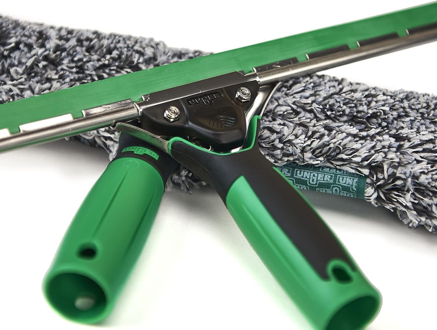 UNGER AK013 Window Cleaning Kit 3-In1 Starter Set - Window Squeegee, Microfibre Power Washer with T-Bar Handle, 18L Cleaning Bucket - Professional Window Cleaner Equipment, Green image number 6