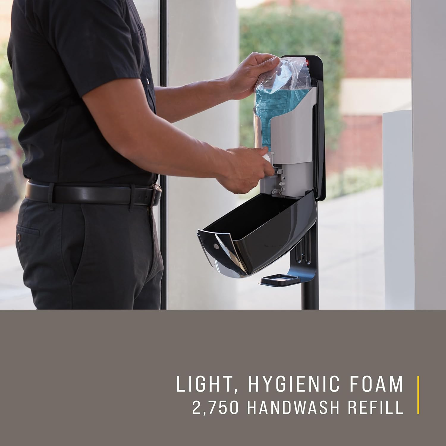 Rubbermaid Commercial FG750112 Enriched Foam Hand Soap with Moisturizer,37.2 Fl Oz image number 2