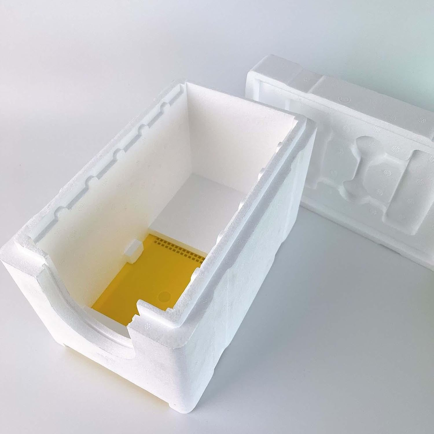 Queen Bee Breeding Box Bee Queen Mini Mating NUC Box Bee Apidea Mating Hive Breeding Box, Red Door image number 5