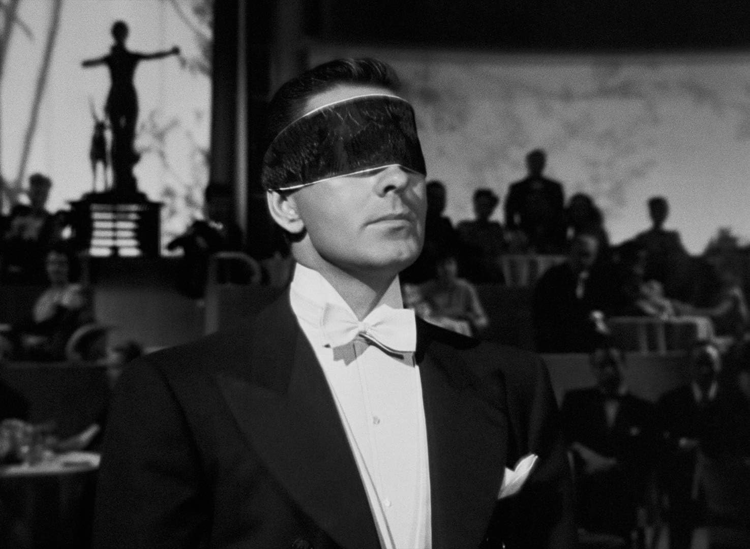 Nightmare Alley (The Criterion Collection) [Blu-Ray]