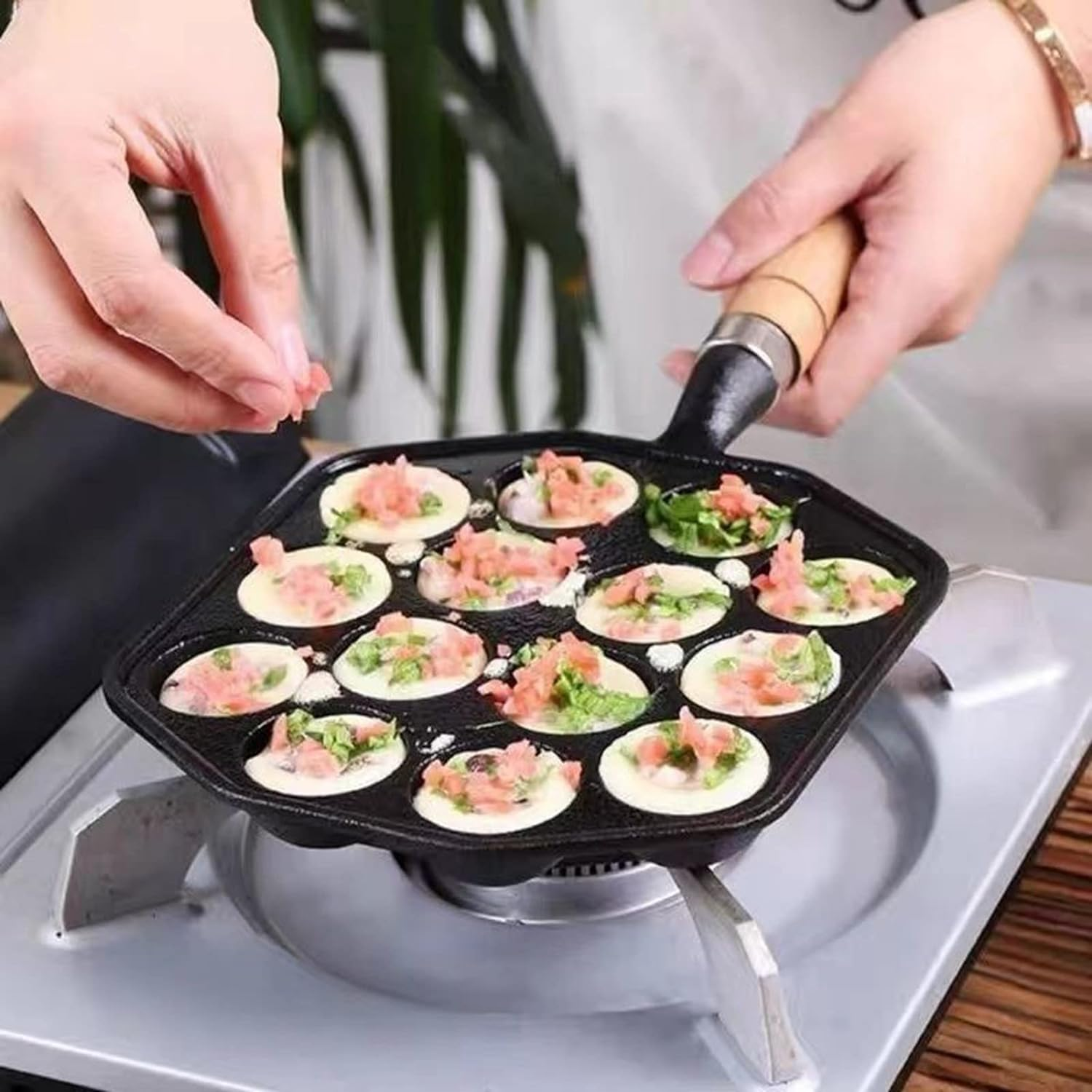 Nonstick Cast Iron Takoyaki Pan with 14 Molds, Detachable Handle, Fast Heating, Easy to Clean for Home Cooking image number 5