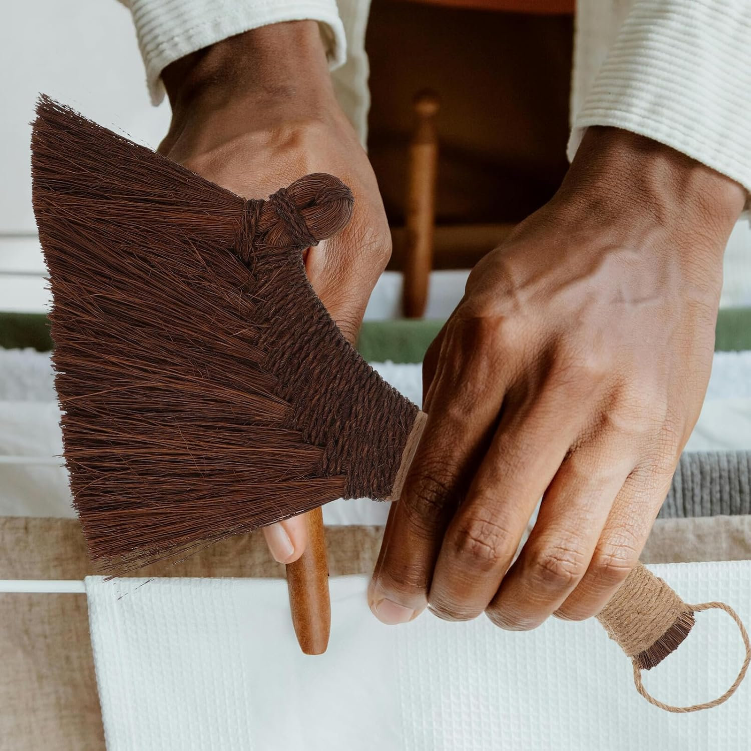 BESPORTBLE Vietnamese Natural Whisk Hand Broom Soft Straw Sweeping Broom Compact Short Handle Desk Mini Dust Mop for Household Kitchen Cleaning