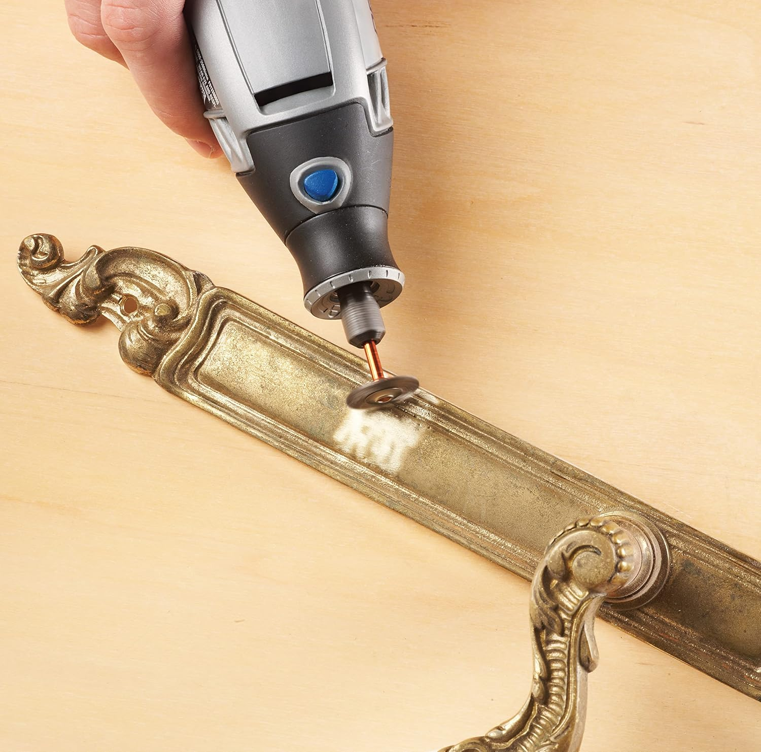 Dremel 530 Stainless Steel Brush Accessory Set, 2 Brushes (19 Mm) for Cleaning Corrosive Resistant Materials image number 4