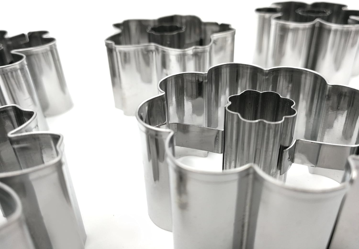 Flower Blossom Cookie Cutters Set &ndash; 8 PC High Grade 430 Stainless Steel &ndash; a Truly Unique Set for Flower Lovers image number 4