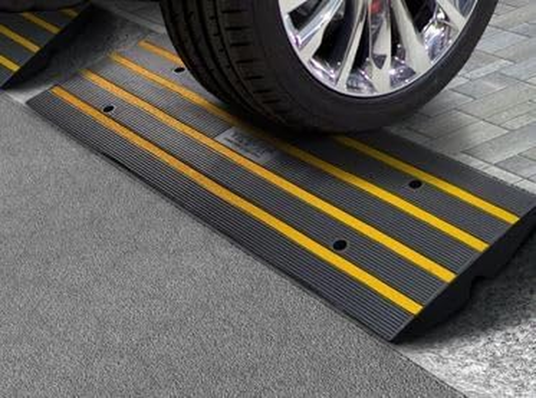 Rubber Driveway Kerb Ramp, Heavy-Duty, 1200 X 410 X 65Mm, Durable Rubber Construction, Non-Slip Surface, 15 Tonne Capacity, 21Kg image number 3