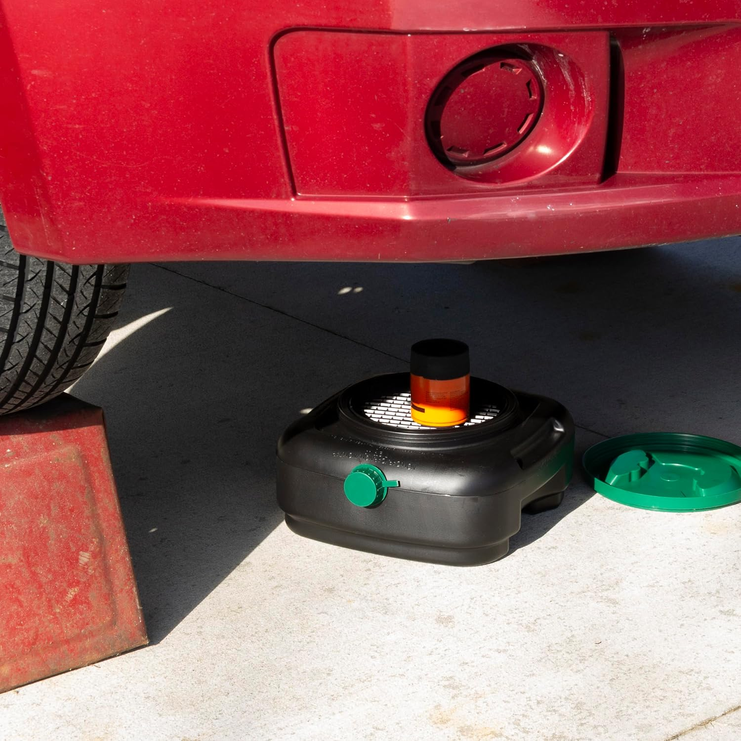 Scepter AM07029 7.3 Quart Oil Drain Pan with Lid, Filter Drain Screen, and Pour Spout for Automotive Fluids Including Engine Oil, Anti-Freeze, Transmission Fluid and More, 12" X 12-3/4" X 5.6"