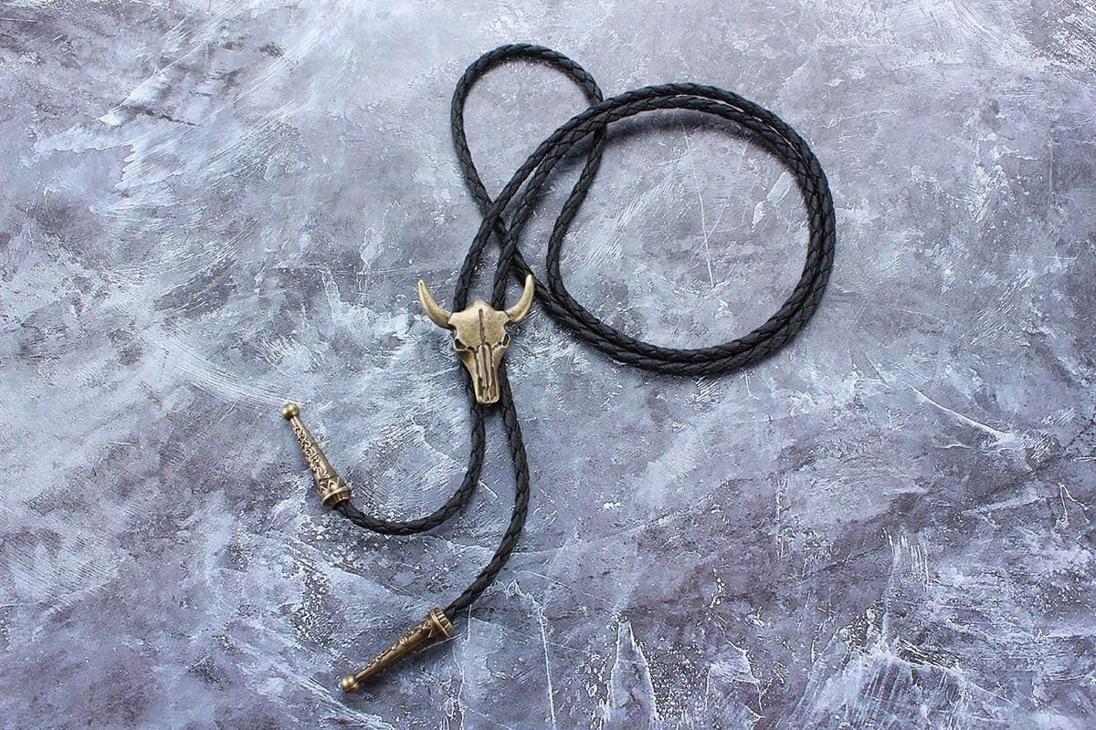 Western Vintage Bolo Tie for Men - Cow Skull Design Cowboy Tie - Black Leather Bolo Necktie Necklace image number 2