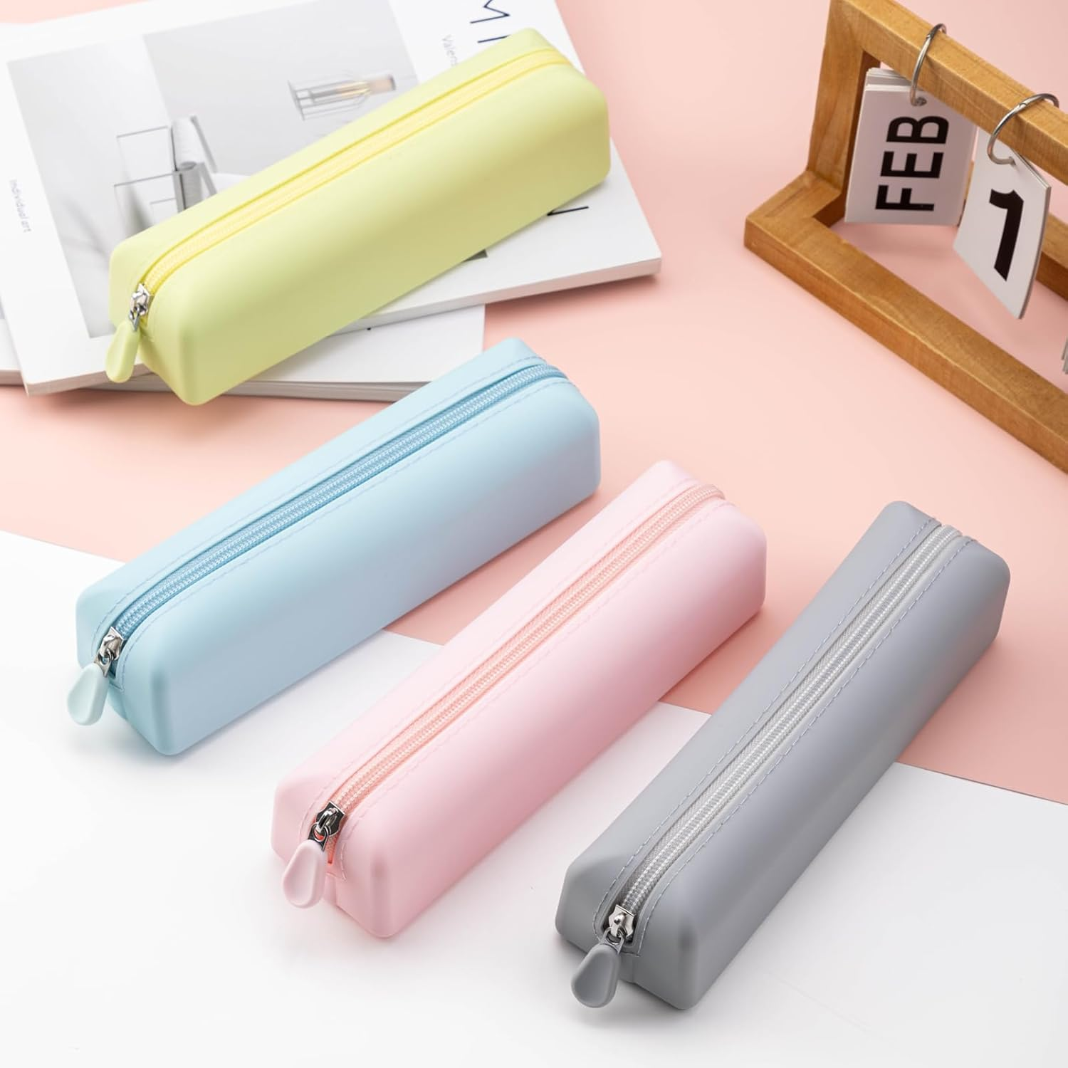 DDPOND Cute Silicone Makeup Brush Holder, Soft Portable Cosmetic Brush Bag with Zipper, Travel Makeup Brush Case(01Lightpink)