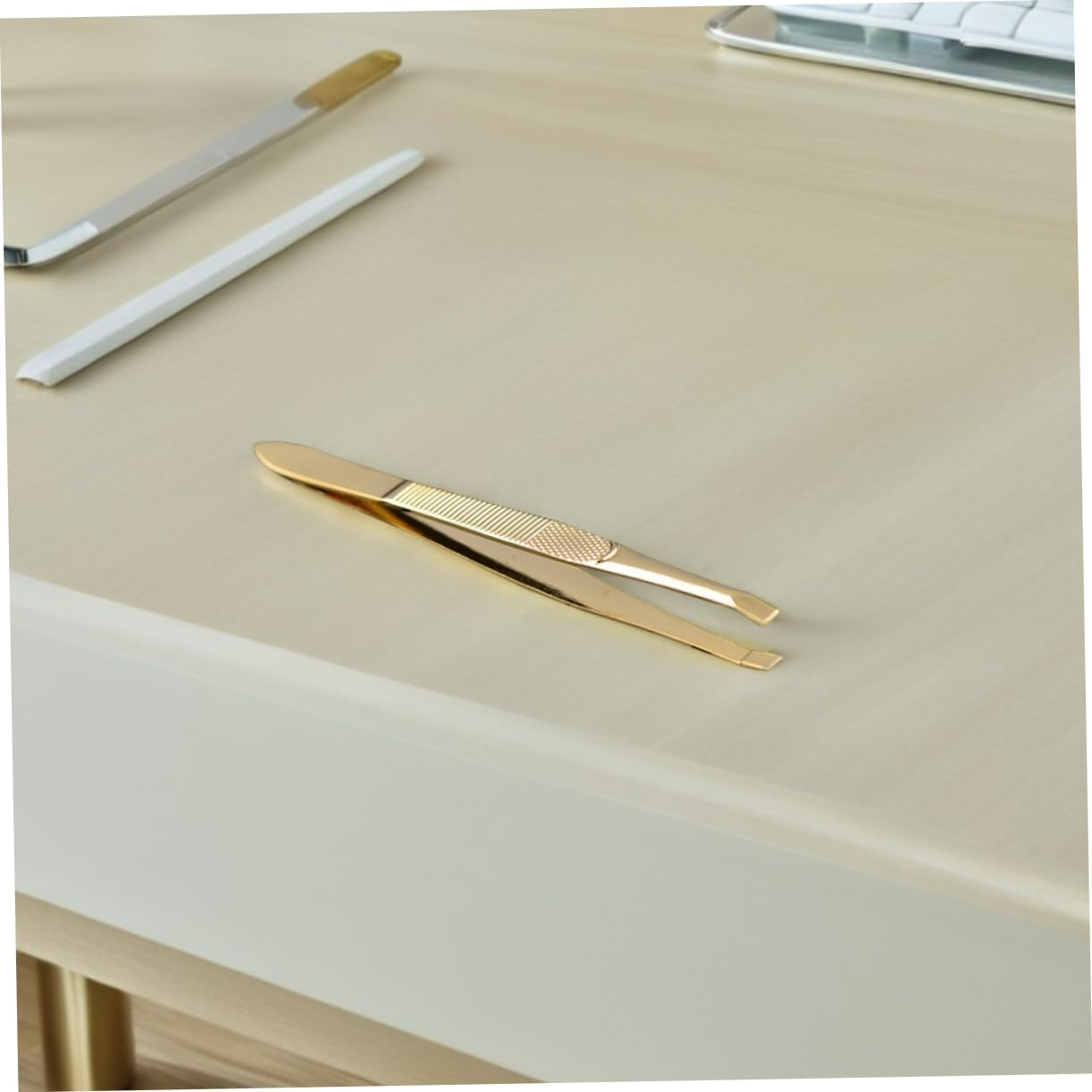 NULYLU 2Pcs Gold-Plated Stainless Steel Eyebrow Tweezers Set 9&times;0.8Cm Precision Multipurpose Beauty Tweezers for Eyelash Extension and Facial Hair Removal Women image number 6