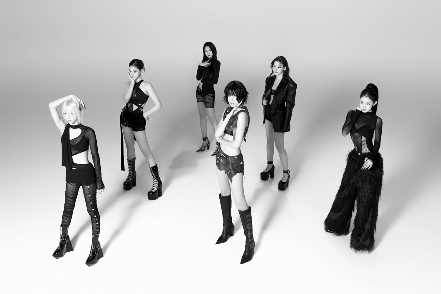 STAYC S 5Th Single Album PLVE Version 1Ea PVC Pouch+1Ea Folding Cover+1Ea Acrylic Keyring+1P Image Card+1P Photocard+1Pi Message Photocard+1Ea Lyrics+Tracking Sealed image number 1