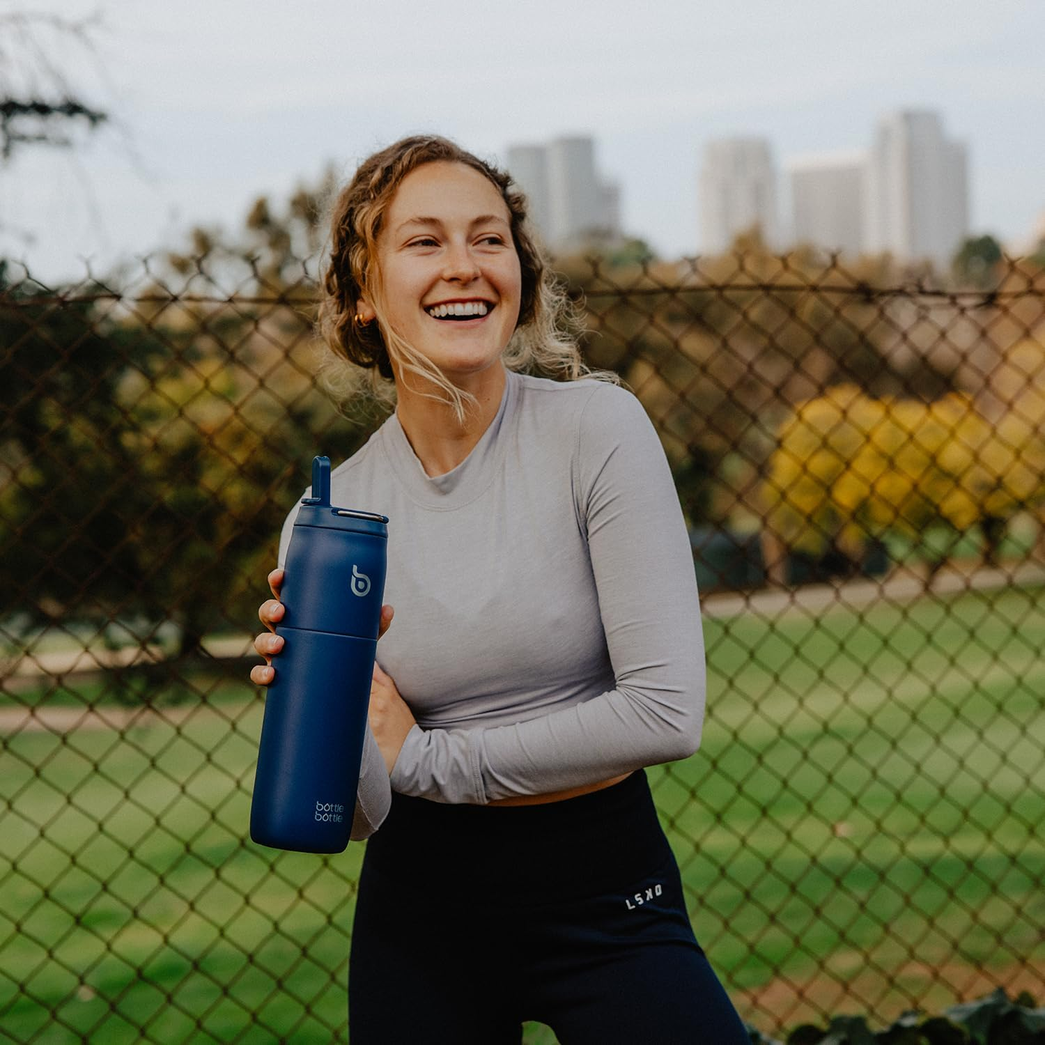 Bottle Bottle Stainless Steel Water Bottle with Straw and Lid 32Oz Vacuum Insulated Water Bottle Stay Cold for 24 Hrs, Hot for 12 Hrs, Leak-Proof Wide Mouth Water Bottles for Men,Indigo Blue - Black image number 4