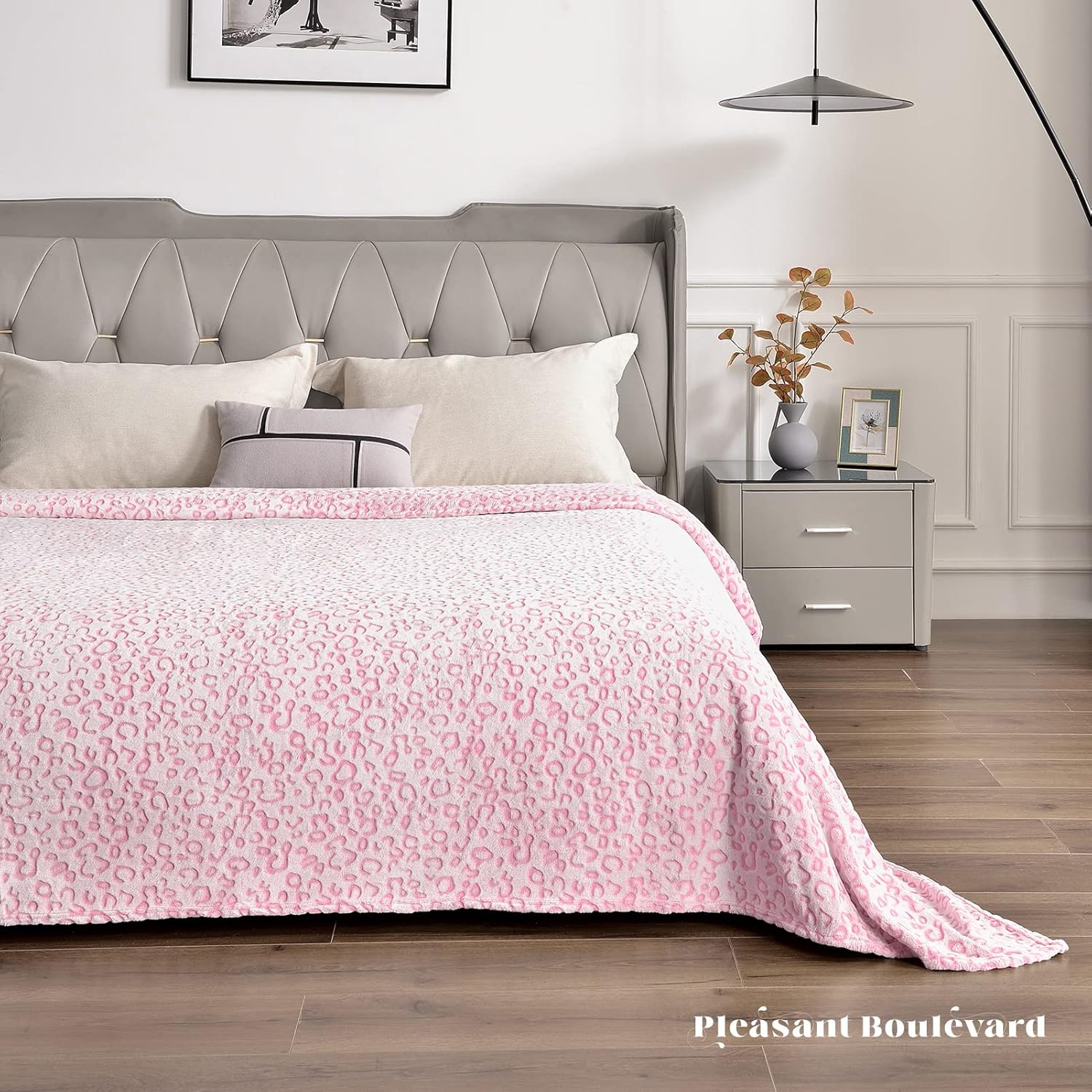 PLEASANT BOULEVARD | Leopard Throw Blanket Fleece, Premium Lightweight Cozy Warm Plush Microfiber Bedspread for Couch Sofa and Bed (Pink, Throw (50 X 60 Inches))