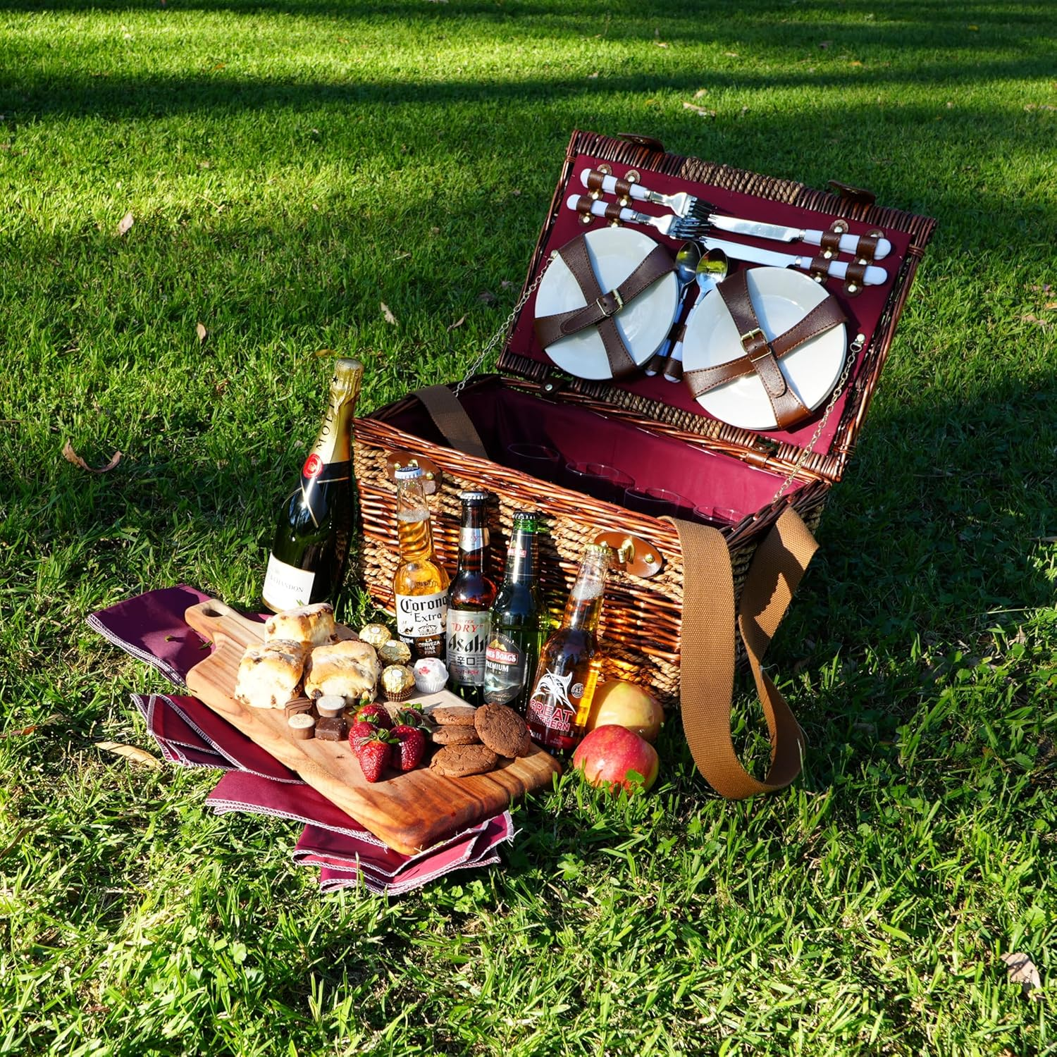 Balmoral Four Person Picnic Basket image number 3