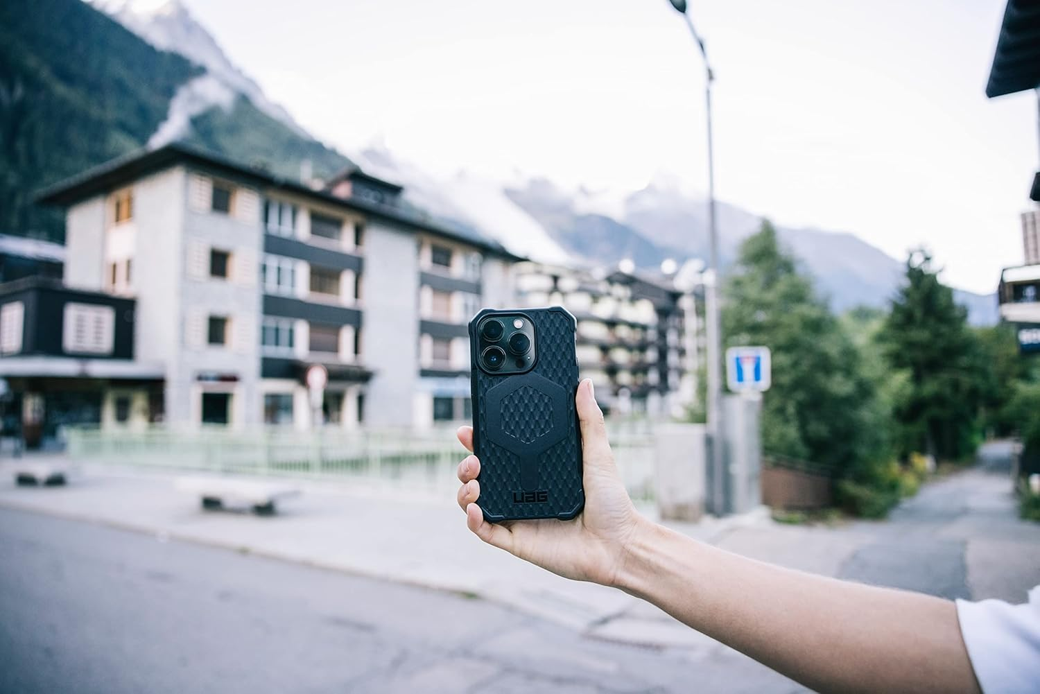 UAG Essential Armor Magsafe Iphone 14 plus Case, Black image number 6