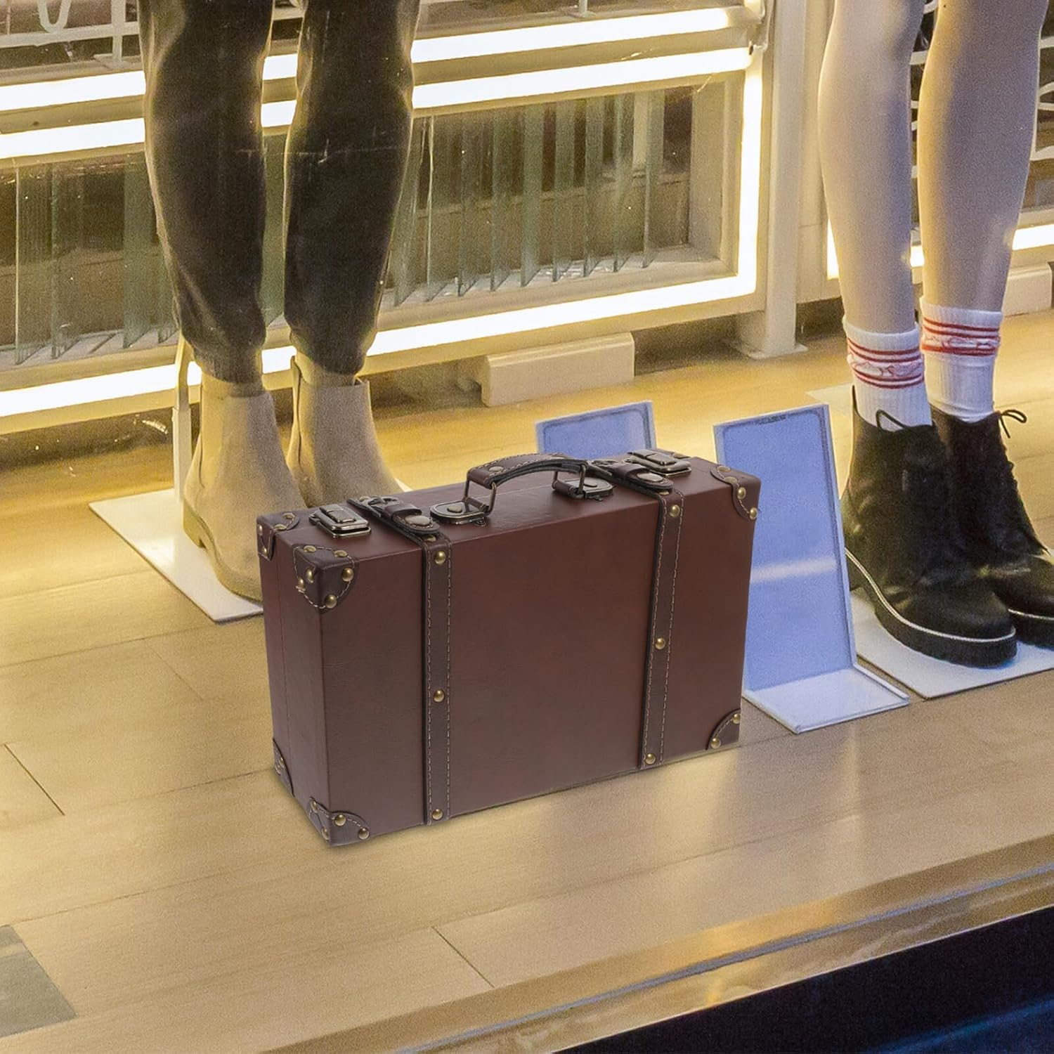 ERINGOGO Vintage British Style Leather Trunk Suitcase Box with Comfortable Handle for Clothing Store Display Photo Shoot Prop and Decorative Storage Retro Elegant Design image number 6