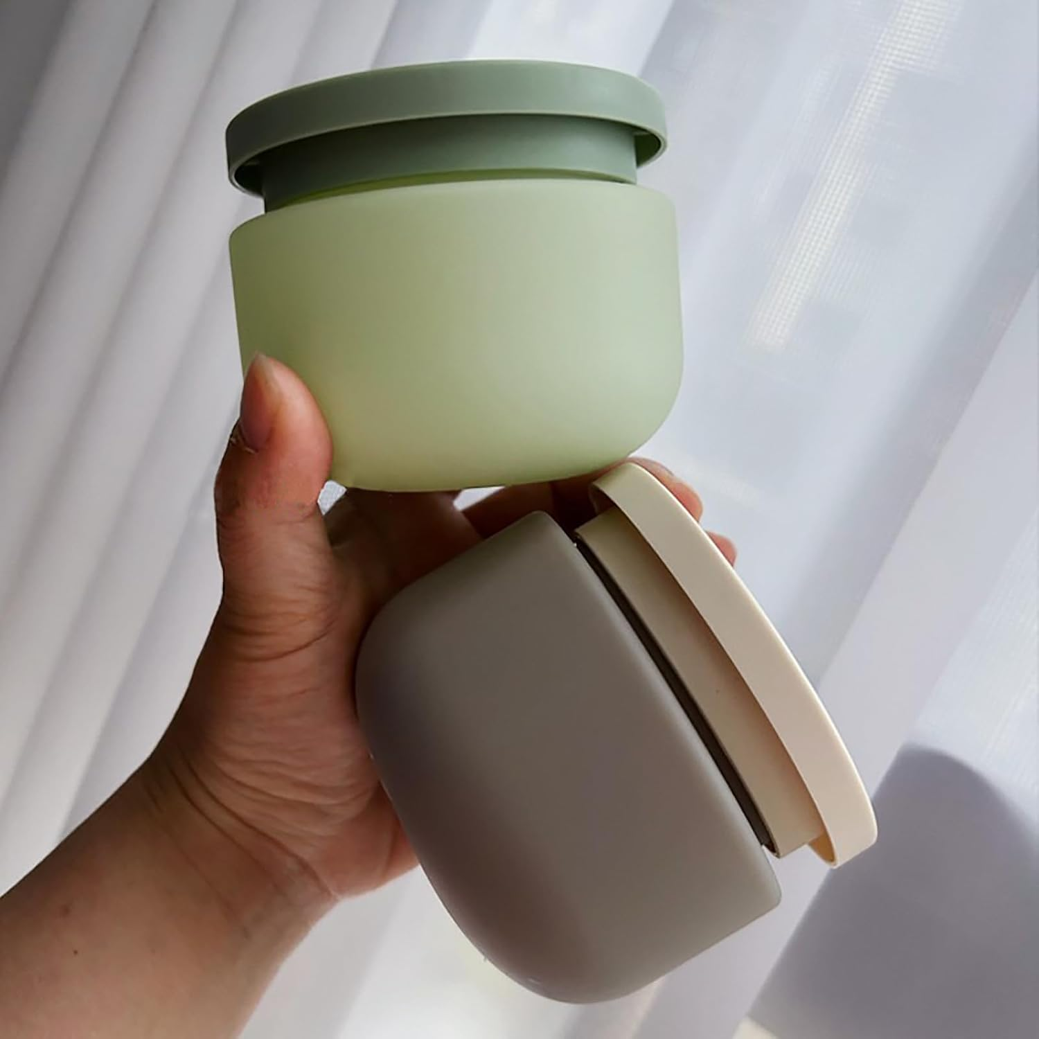 Qeuly 8.8 Oz Plastic Jars with Lids，2 Pcs Cosmetic Containers with Lids, Leak Proof Cosmetic Jars, Body Butter Containers for Cream, Bath Salt, Sugar Scrub, Gel, Slime, Rhinestone Storage