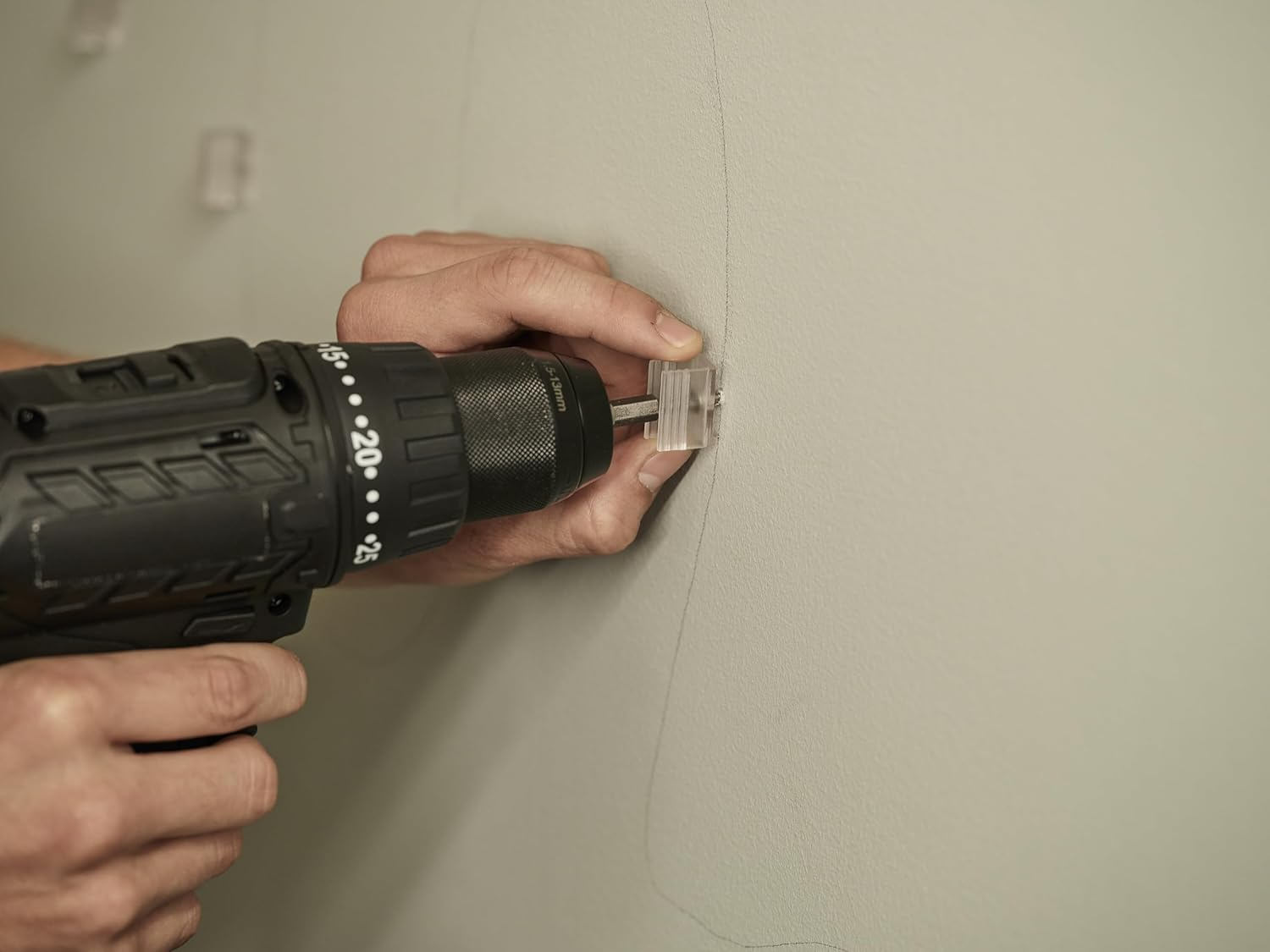 OSRAM Neon Flex Decorative Outdoor LED Strips, Warm White, 5 M, Silicone, IP44 Protection, Indirect and Direct Lighting for Garden and Balcony image number 3