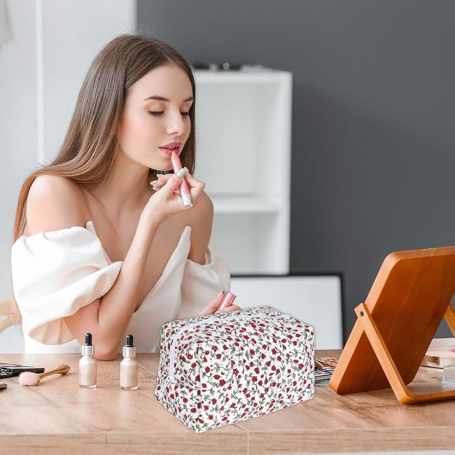 Travel Cosmetic Bag, Cosmetic Bag, Aesthetic Flowers, Quilted Toiletry Bag, Women'S Floral Toiletry Bag, Make up Bag, Aesthetic, with Zip, for Beauty Utensils, Red, Fashion image number 1