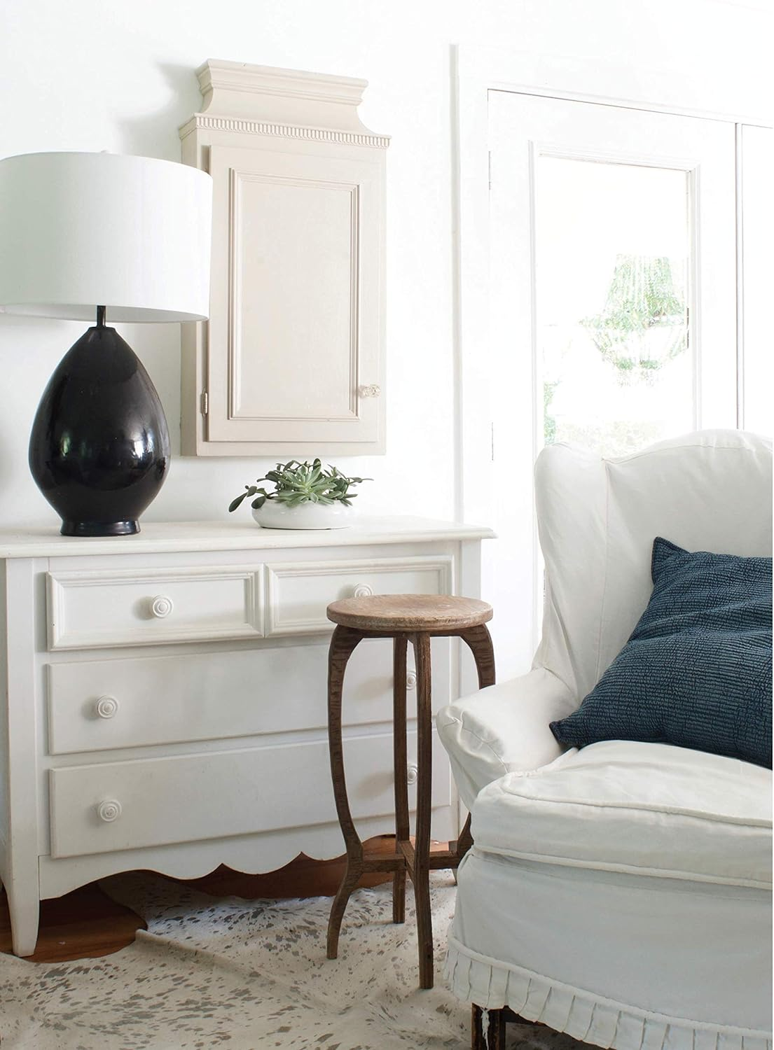 Welcome Home: a Cozy Minimalist Guide to Decorating and Hosting All Year Round image number 2