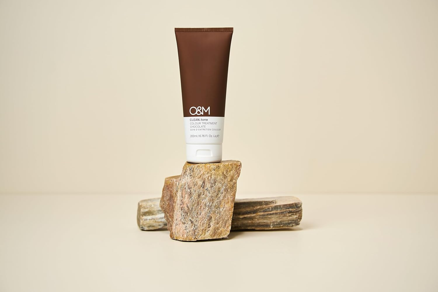 O&M Clean.Tone Chocolate Colour Treatment for Brown to Dark Blonde Hair- 200Ml- Clean from Sulfates, Parabens, Silicones, MIT, Phthalates,Triclosan, Propylene Glycol & Gluten, PETA Certified, Vegan and Cruelty Free image number 2