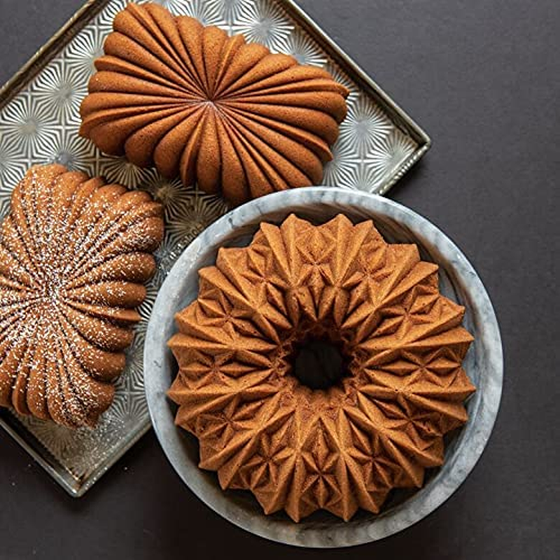 Nordic Ware USA Cut Crystal Cast Aluminium Bundt Pan, Gold, 25.5 X 25.5 X 9.5 Cm image number 3