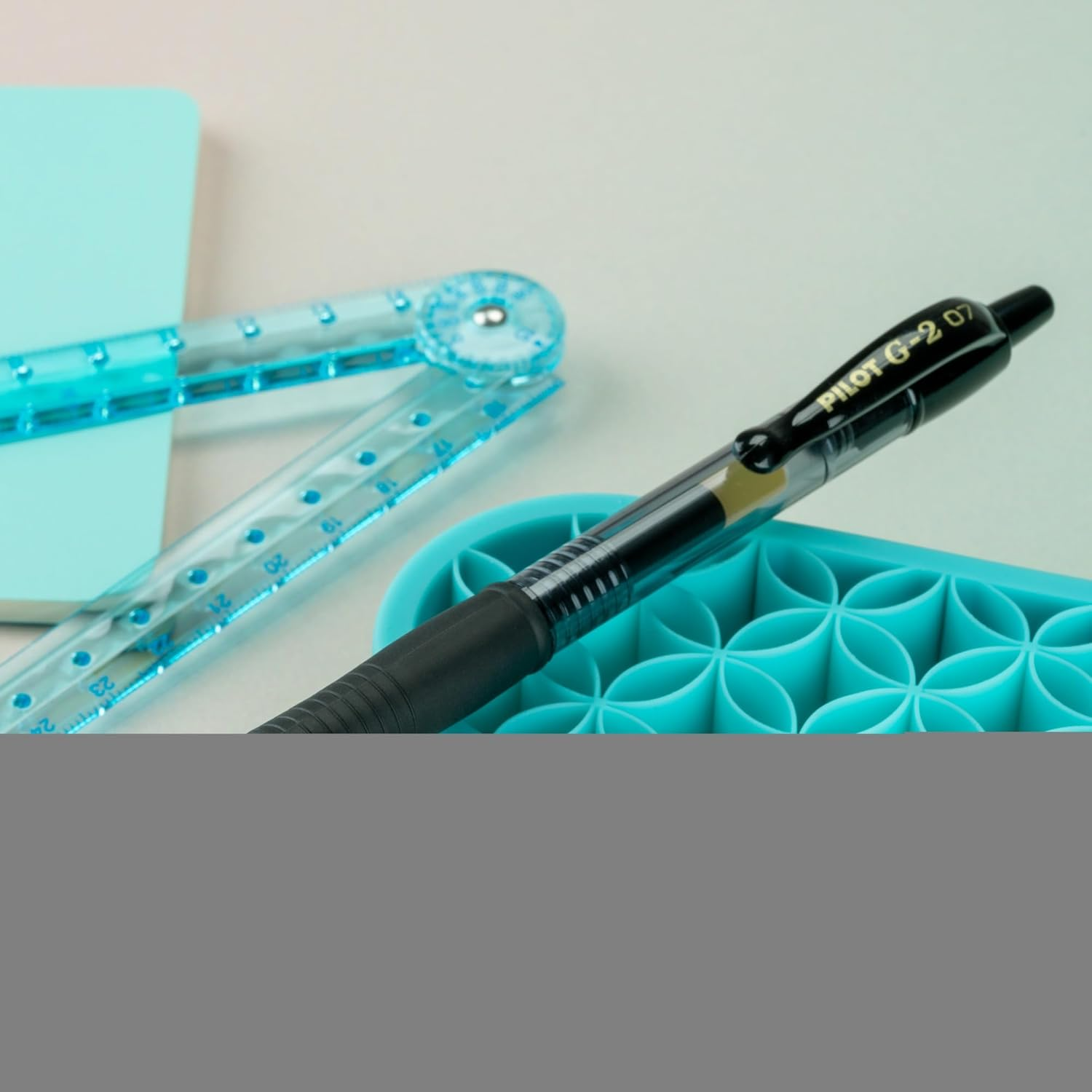 PILOT G2 Premium Refillable & Retractable Rolling Ball Gel Pens, Fine Point, Black Ink, 4-Pack (31057) - Red image number 6