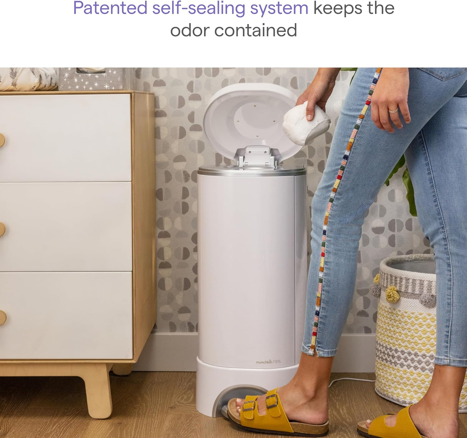 Munchkin&reg; UV Snap, Seal & Toss Diaper Pail Refill Bags, Holds 600 Diapers, 20 Count image number 1