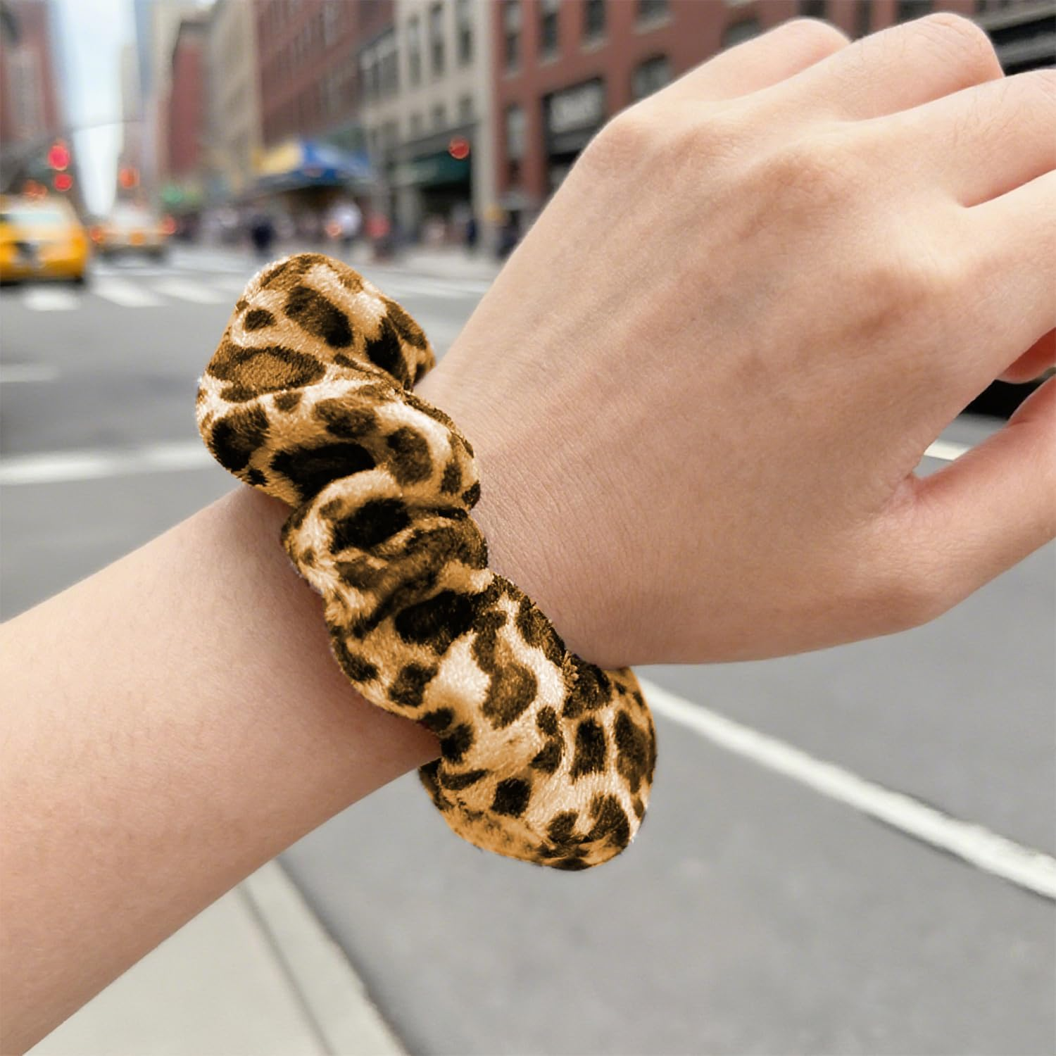 2 Pcs Leopard Print Scrunchies, Velvet Scrunchy for Women Girl Hair Soft Ropes Ponytail Holder Hair Accessories (Style 2) image number 2