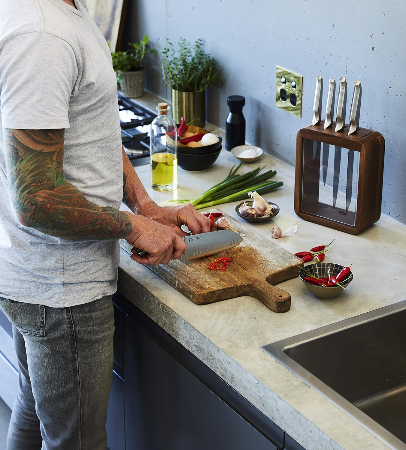 Furi Pro Vault Knife Block Set 6 Pc, Compact Knife Block with Five Premium Knives for a Superior Cutting Performance, High-Quality Stainless Steel Blades, Ergonomic Reverse-Wedge, Anti-Fatigue Handle image number 3