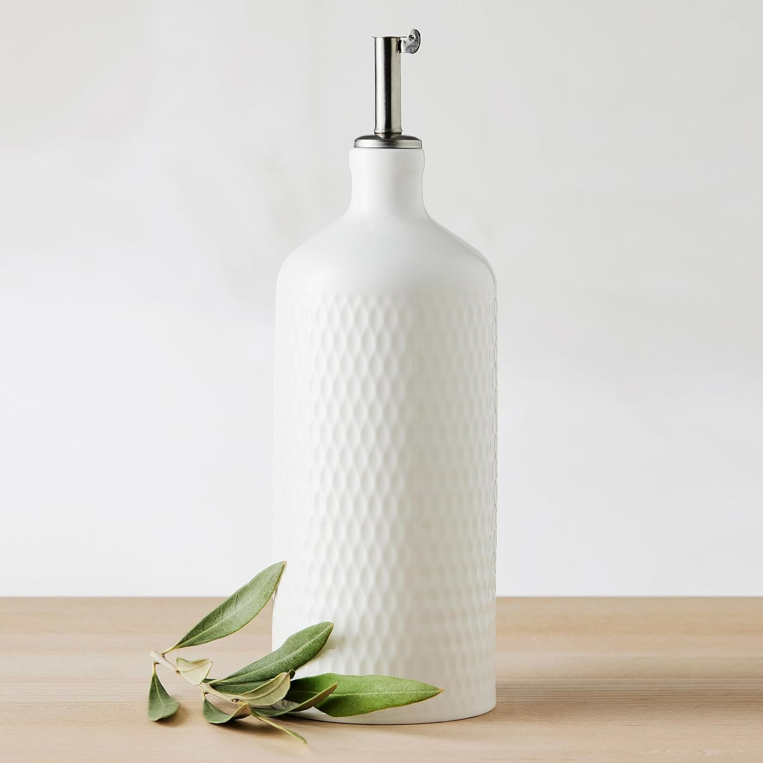 Maxwell & Williams White Basics Diamonds Oil Bottle with Stainless Steel Pourer 500ML Gift Boxed image number 2