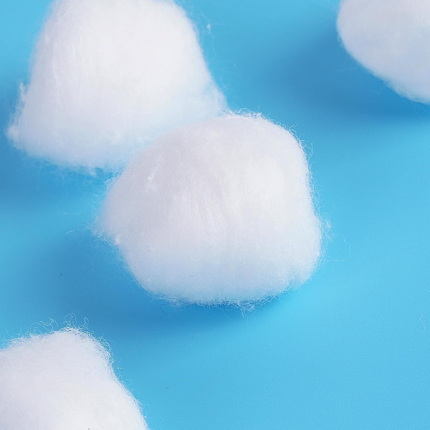 CGR Travel Cotton Swabs Set Portable, Eack Pack with 100 Cotton Swabs, 12 Cotton Rounds, 12 Cotton Balls in Reusable Storage Box for Ear, Cosmetics, Makeup Remover, Nail Polish Remover(Pack of 3) image number 3